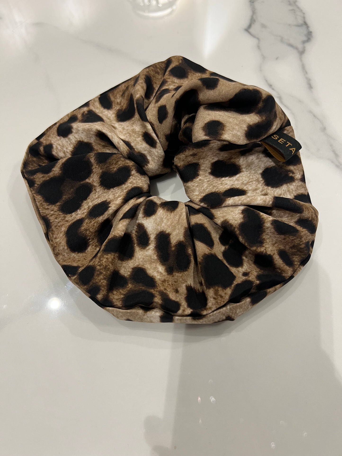 Scrunchie in seta leopardata XL
