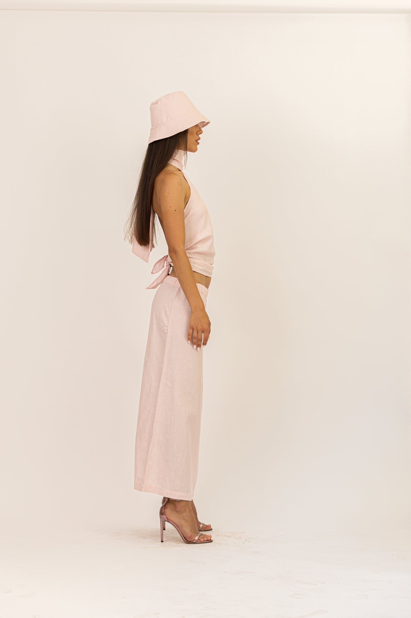 Top in lino con scollo all'americana