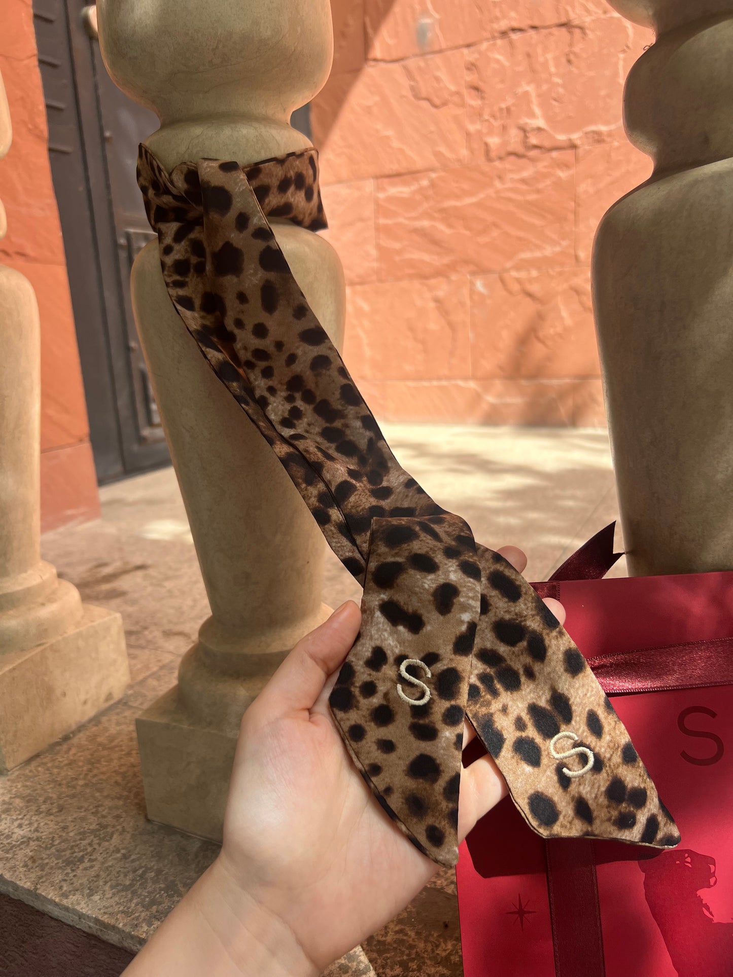 Twilly di seta con stampa leopardata scura