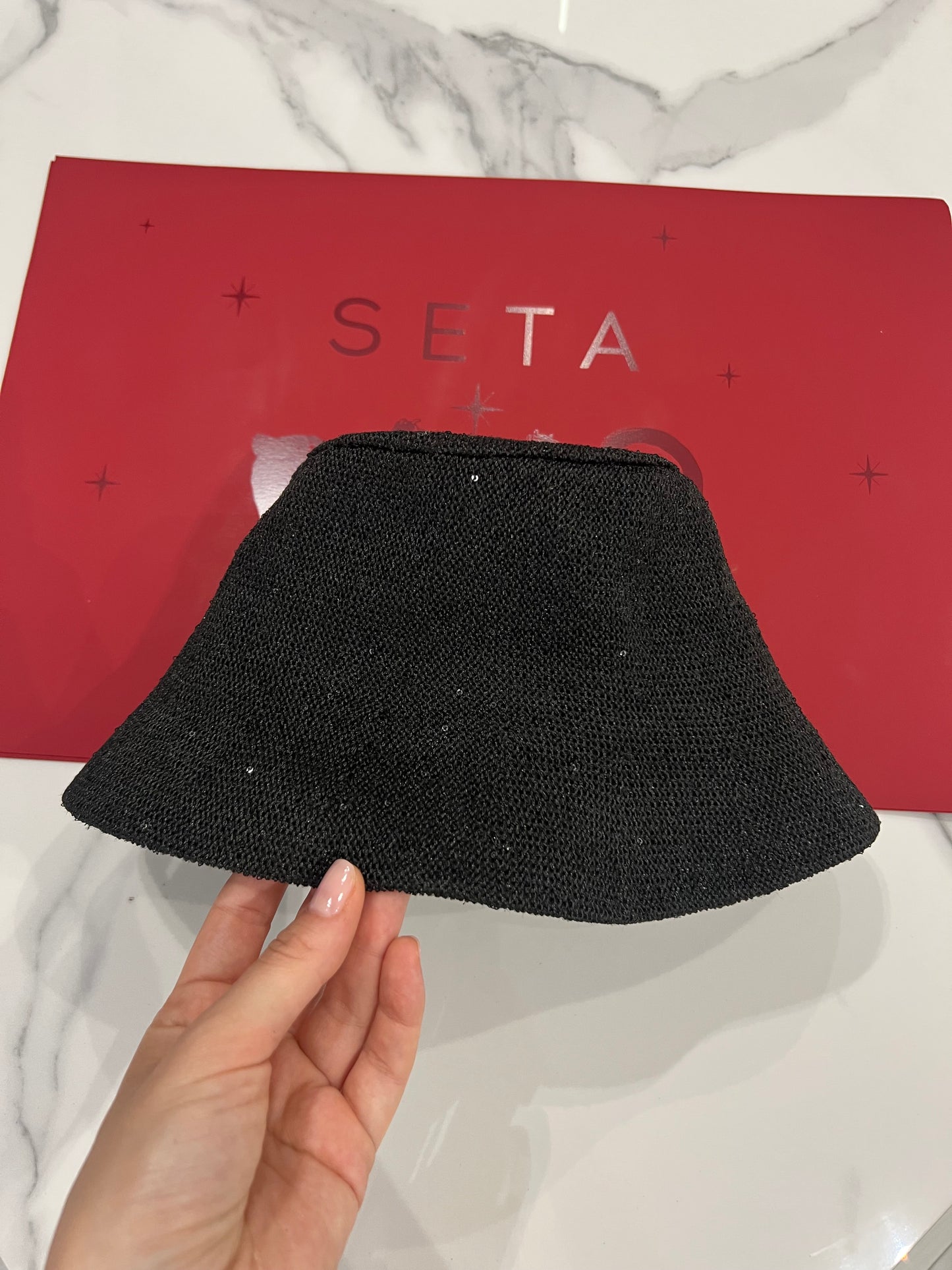 Cappello da pescatore in seta e Payettes nero