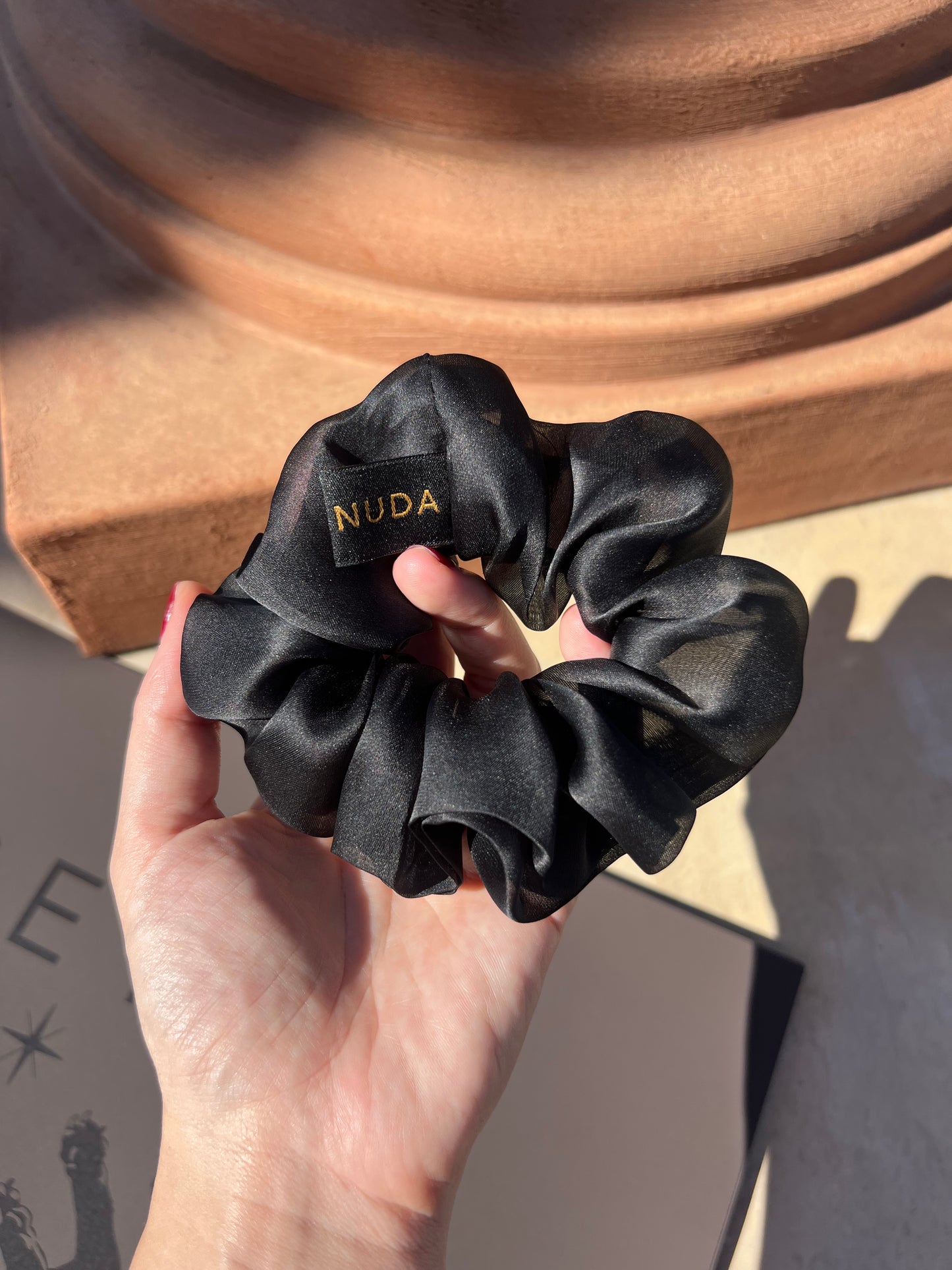 Scrunchie classico in organza nera