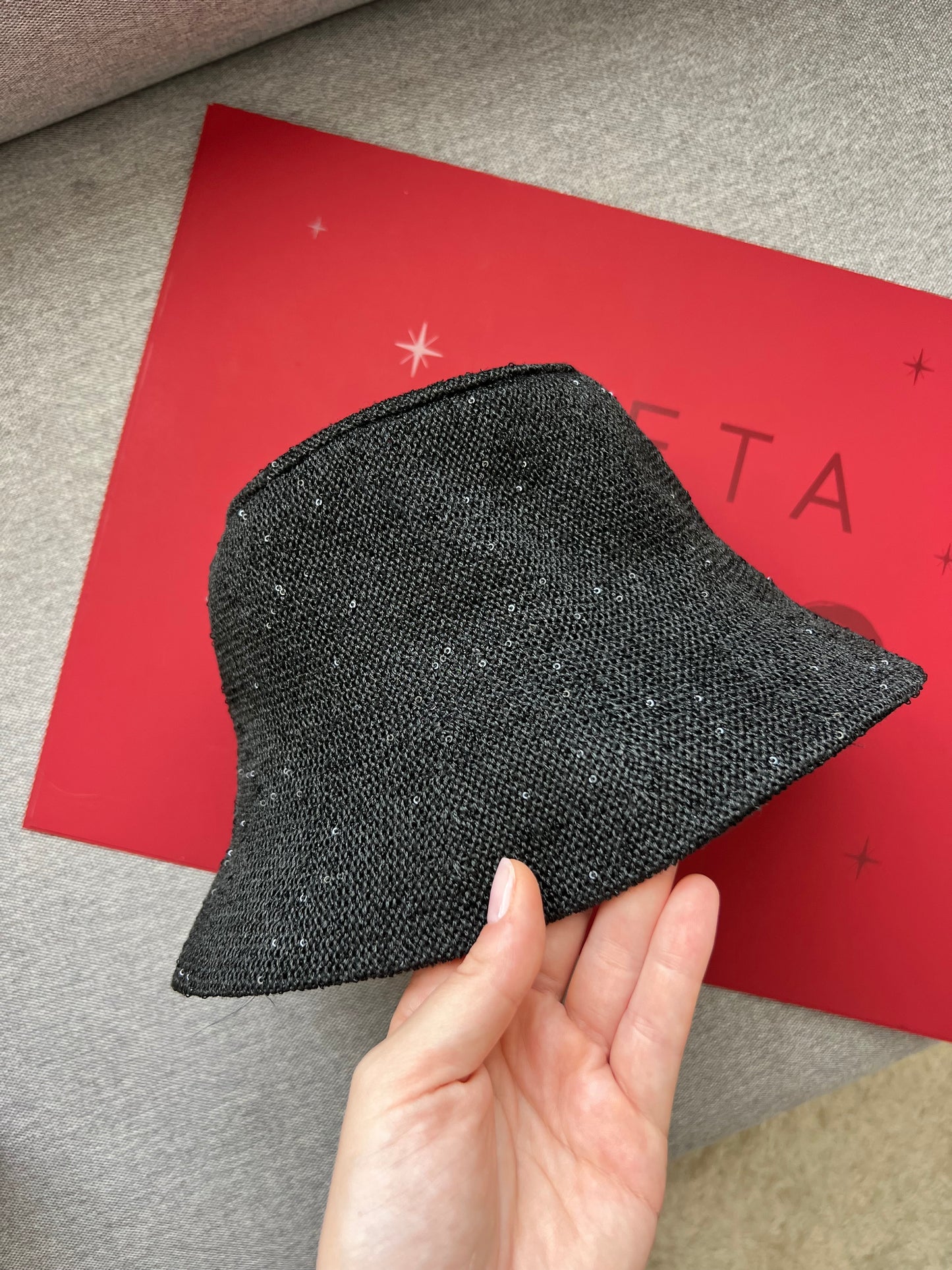 Cappello da pescatore in seta e Payettes nero