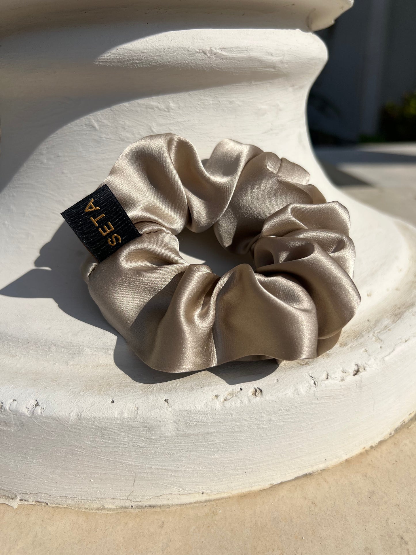 Scrunchie classico in seta color carne