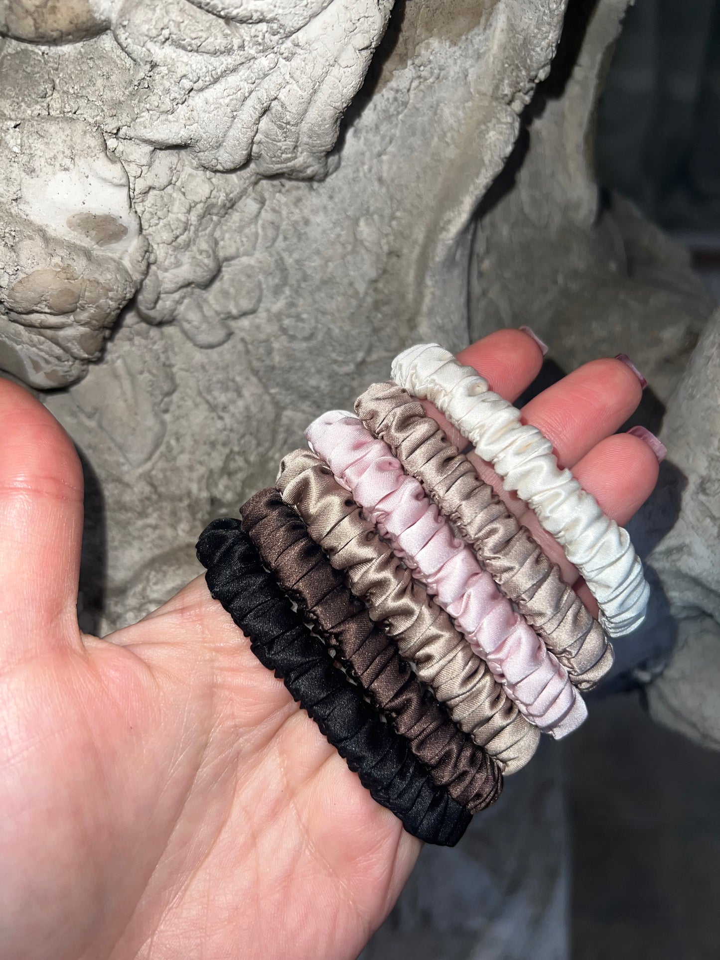 Confezione da 6 piccoli elastici per capelli in seta