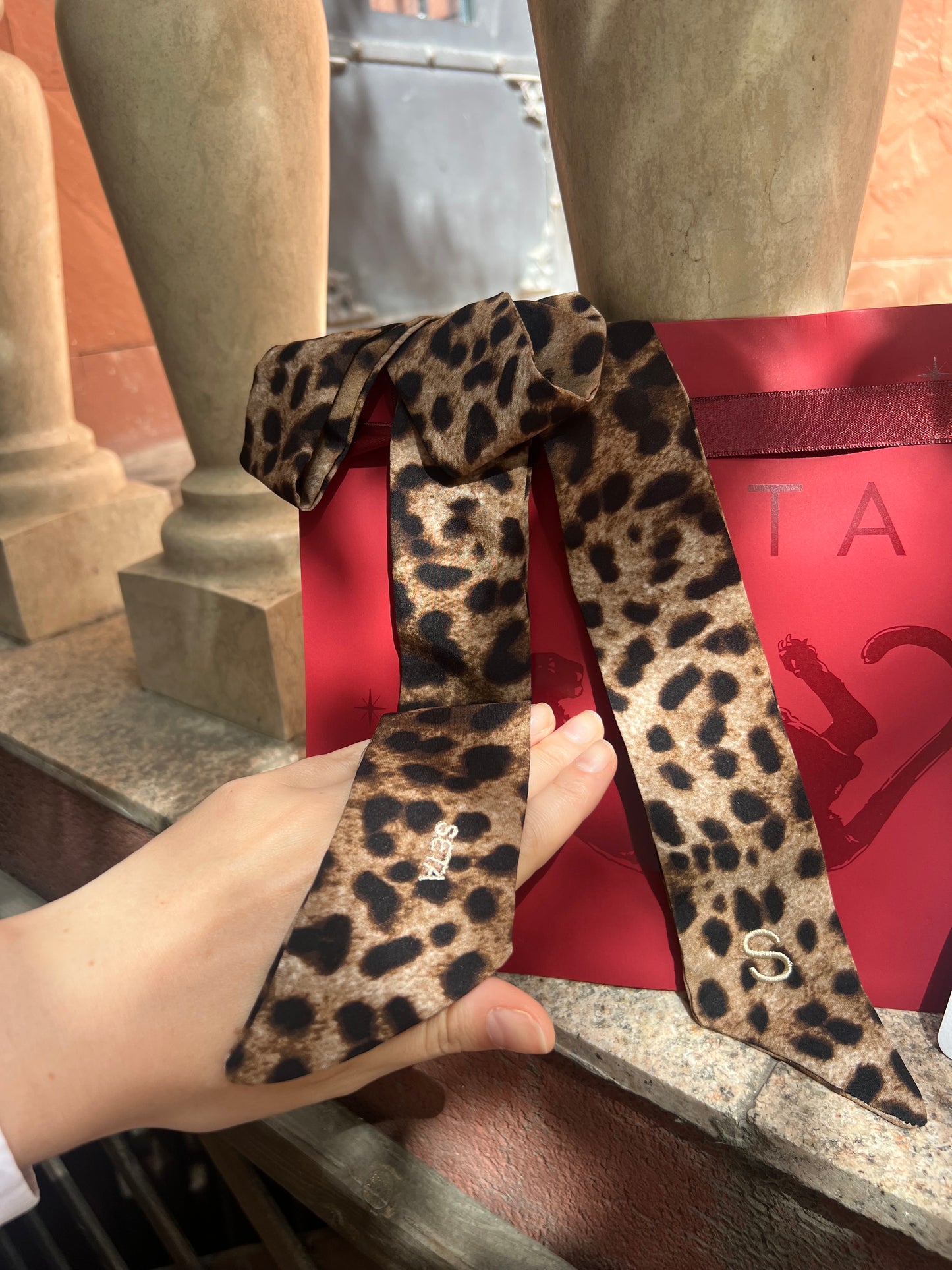 Twilly di seta con stampa leopardata scura