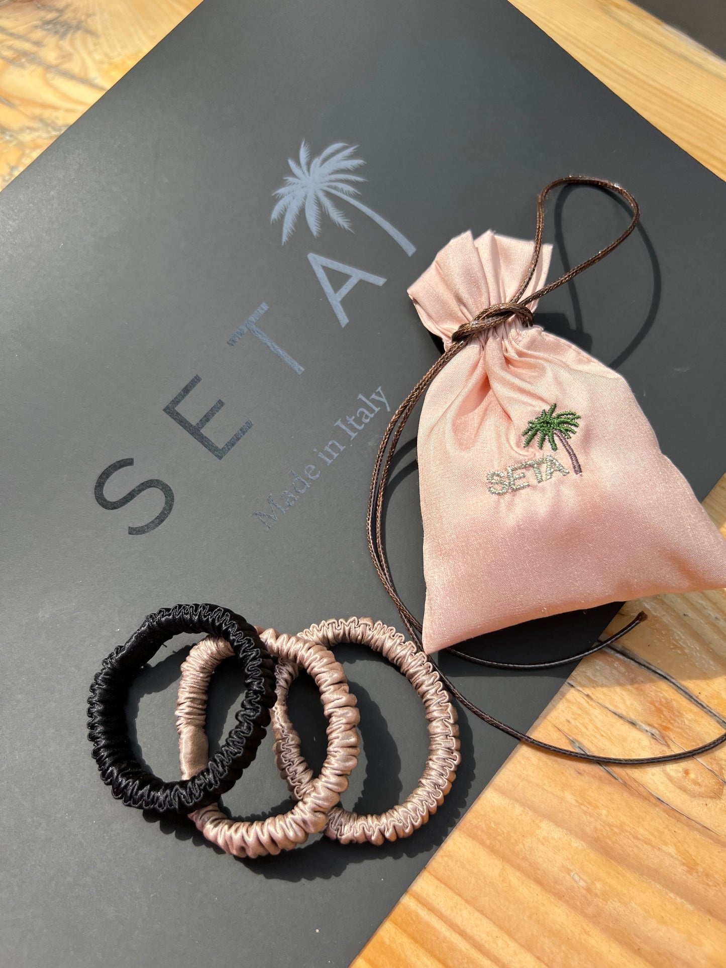 Confezione da 3 piccoli elastici per capelli in seta Skinny Elegance