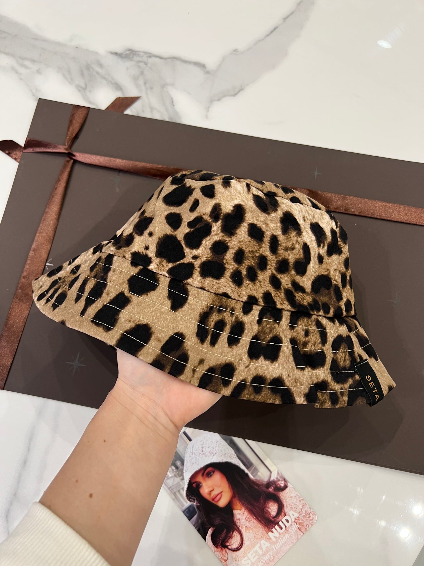 Cappello da pescatore in seta leopardata Elite