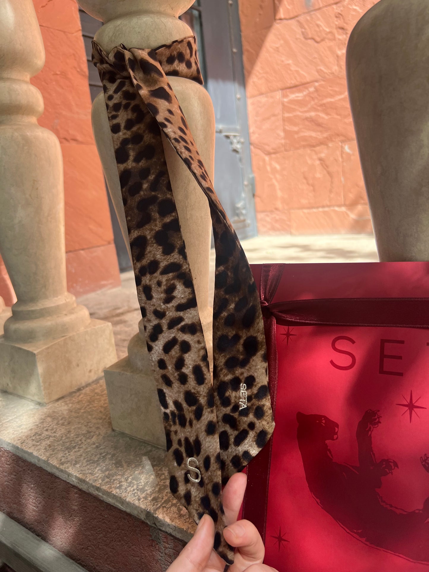 Twilly di seta con stampa leopardata scura