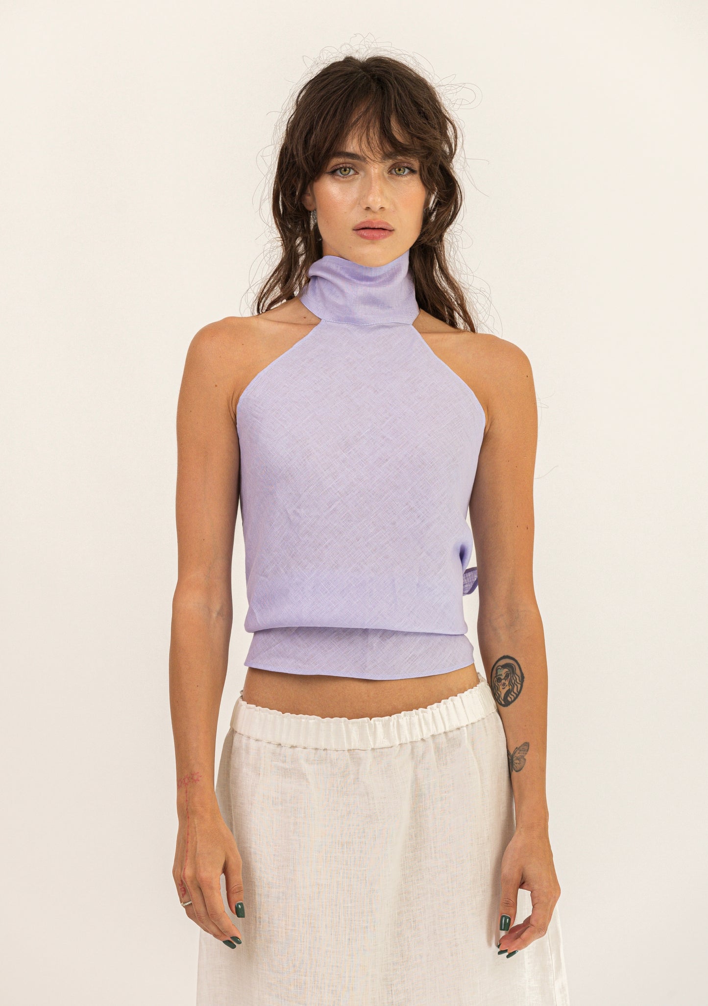 Top in lino con scollo all'americana