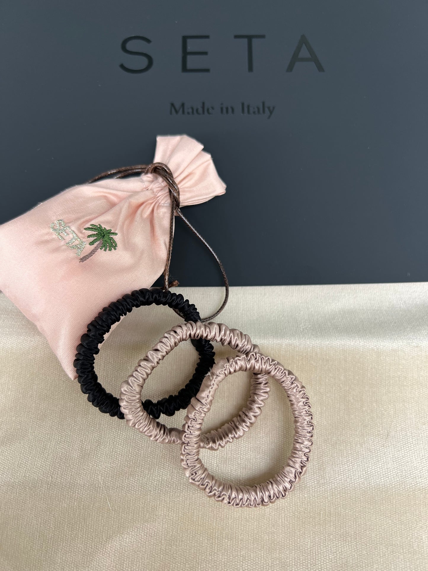 Confezione da 3 piccoli elastici per capelli in seta Skinny Elegance