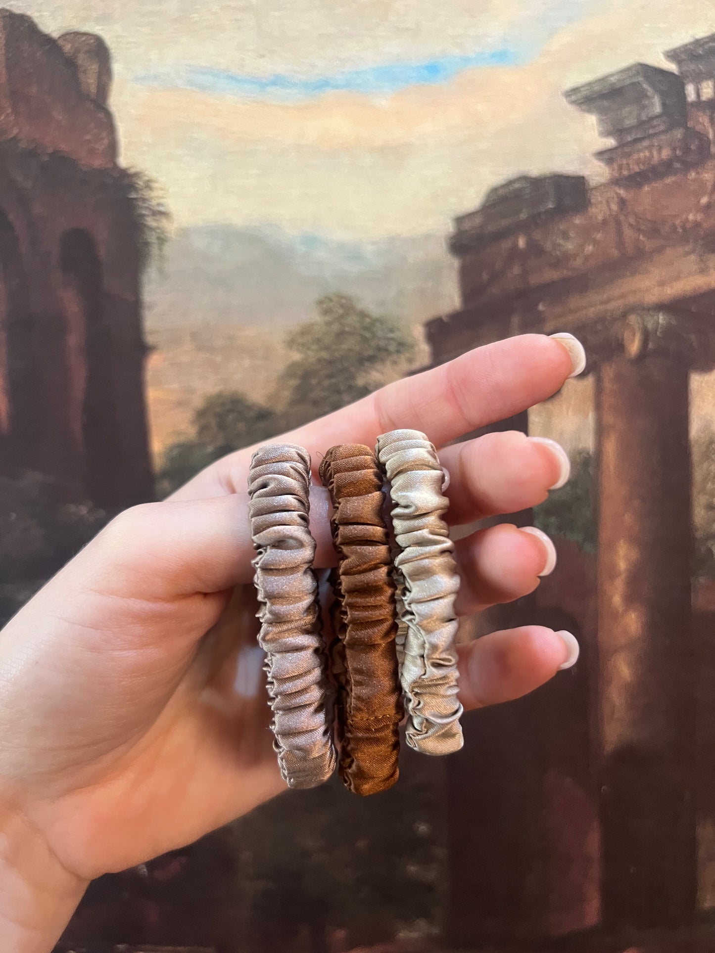 Confezione da 3 piccoli elastici per capelli in seta Skinny Mocha