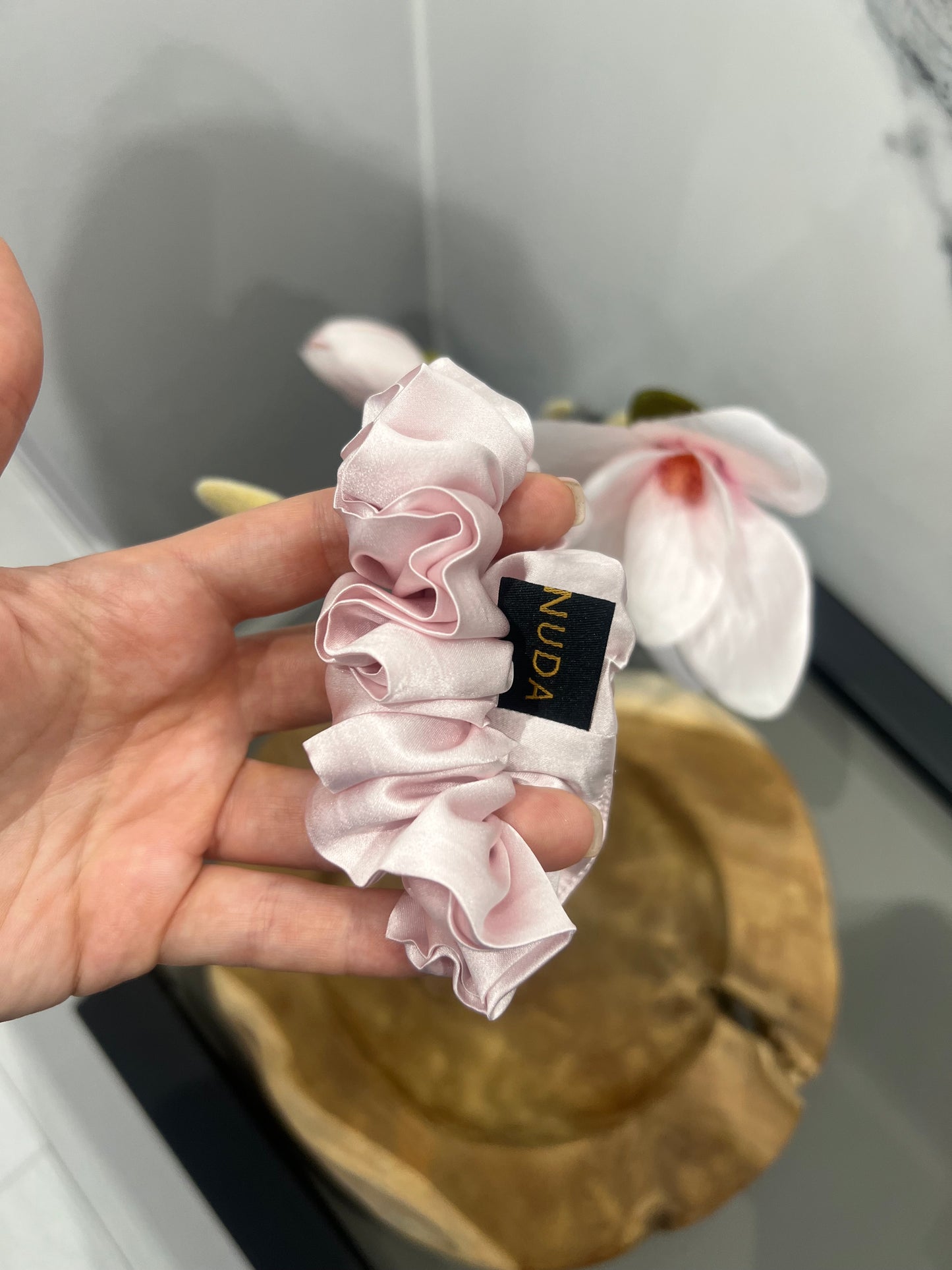 Scrunchie in seta rosa baby XS