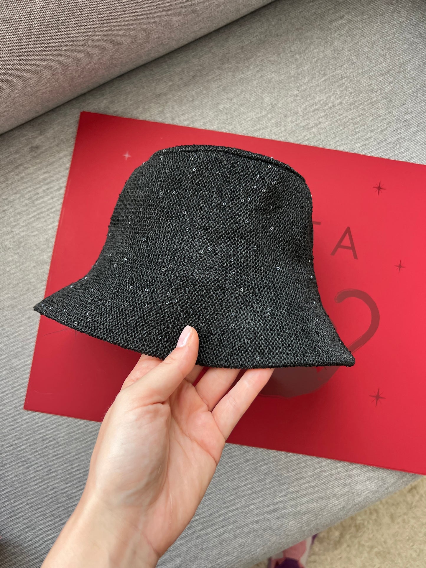 Cappello da pescatore in seta e Payettes nero