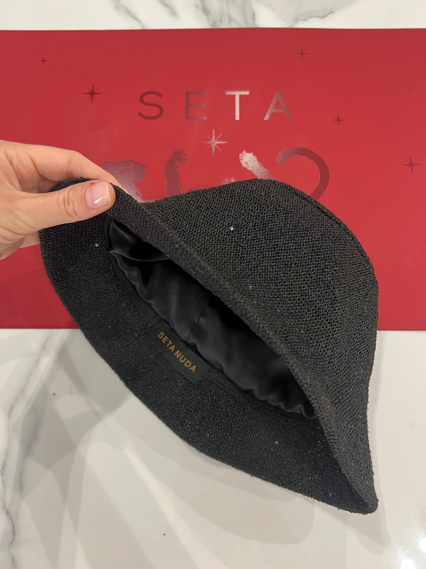 Cappello da pescatore in seta e Payettes nero