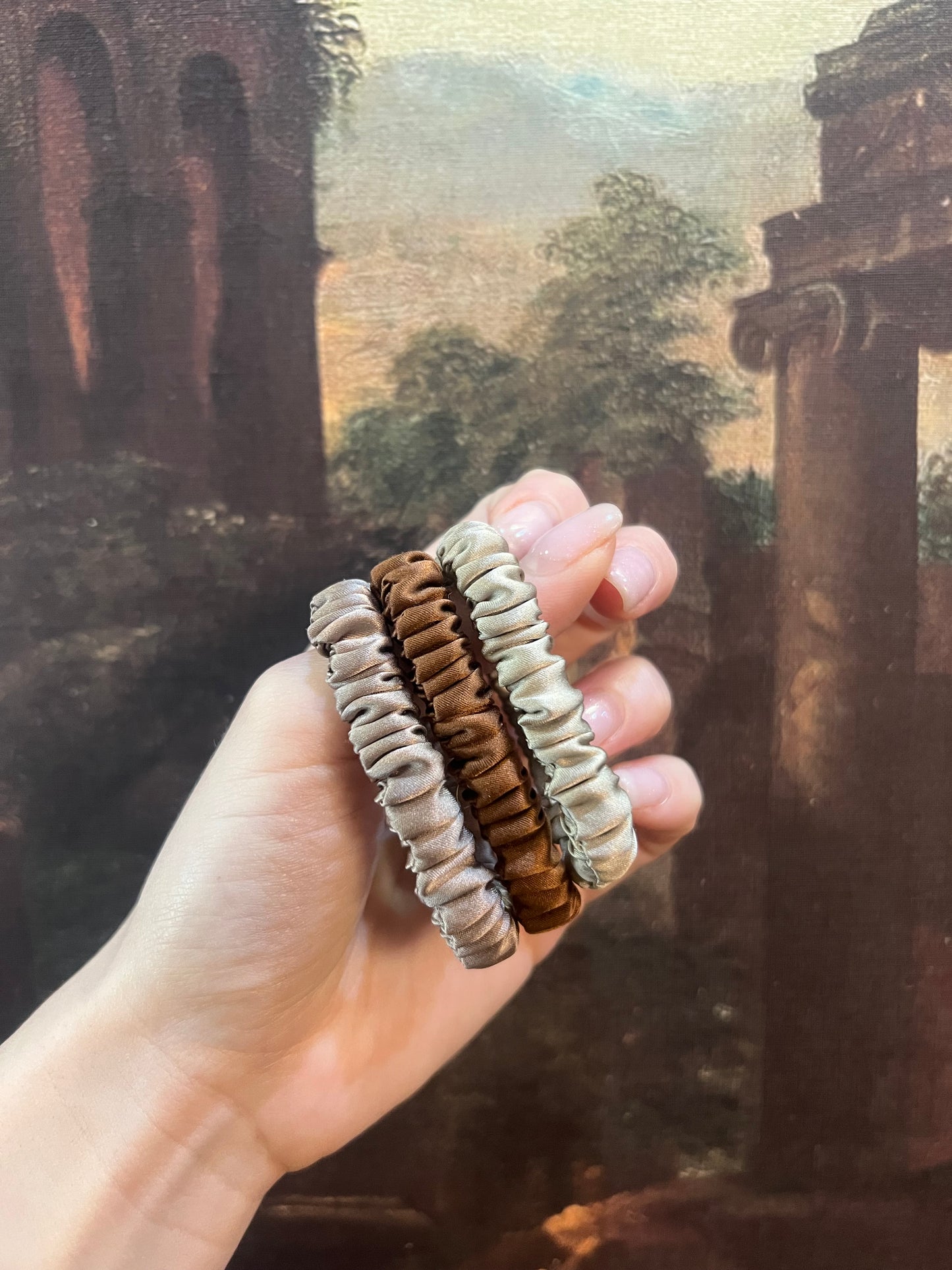 Confezione da 3 piccoli elastici per capelli in seta Skinny Mocha