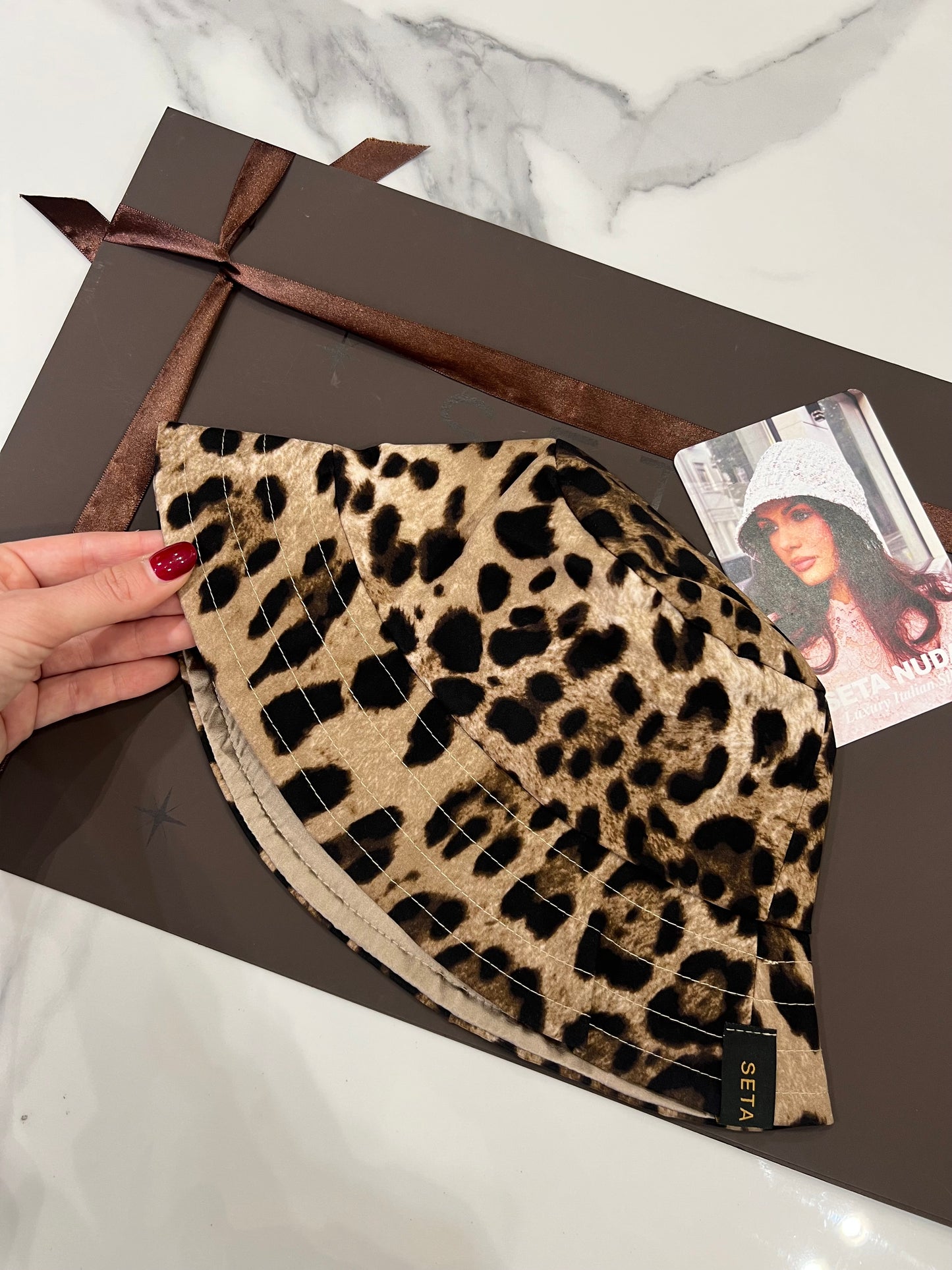 Cappello da pescatore in seta leopardata Elite