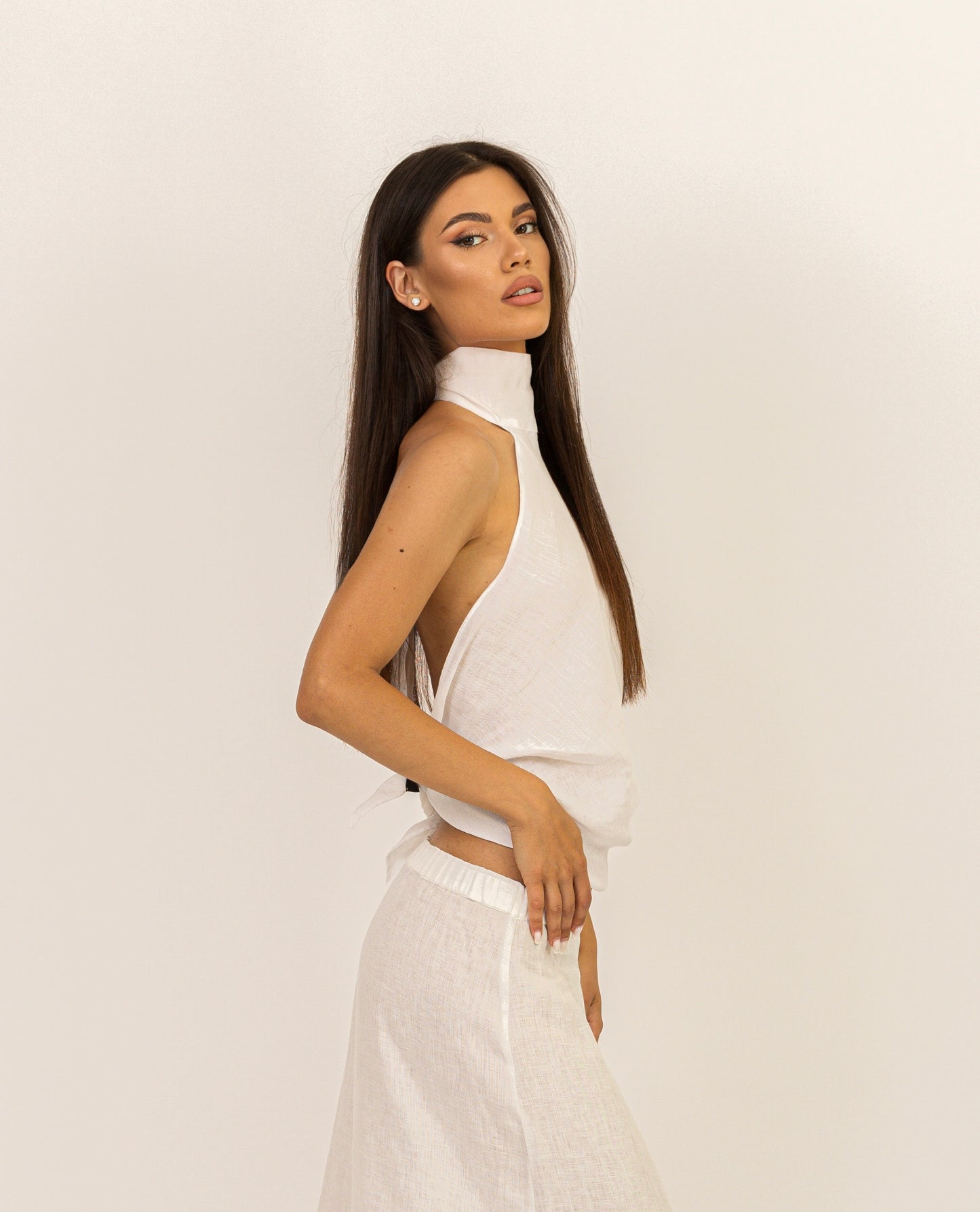 Top in lino con scollo all'americana