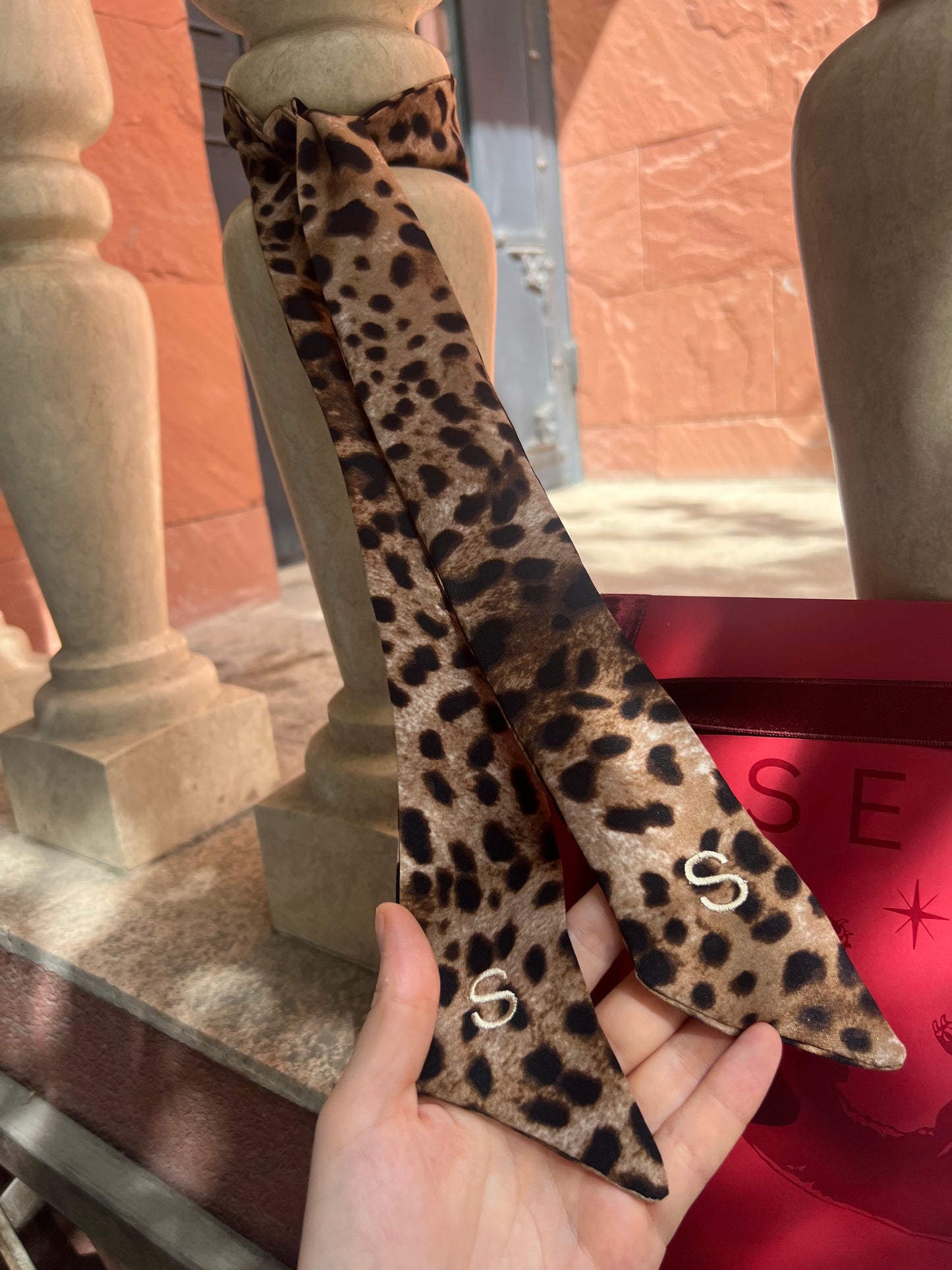 Twilly di seta con stampa leopardata scura