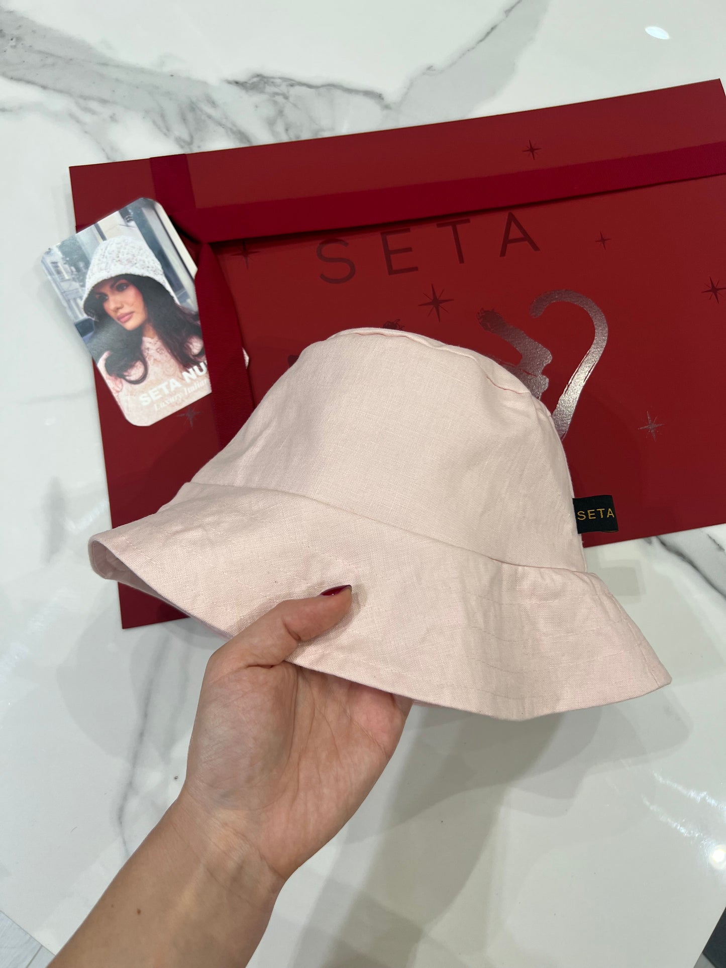 Cappello da pescatore in lino e seta rosa baby