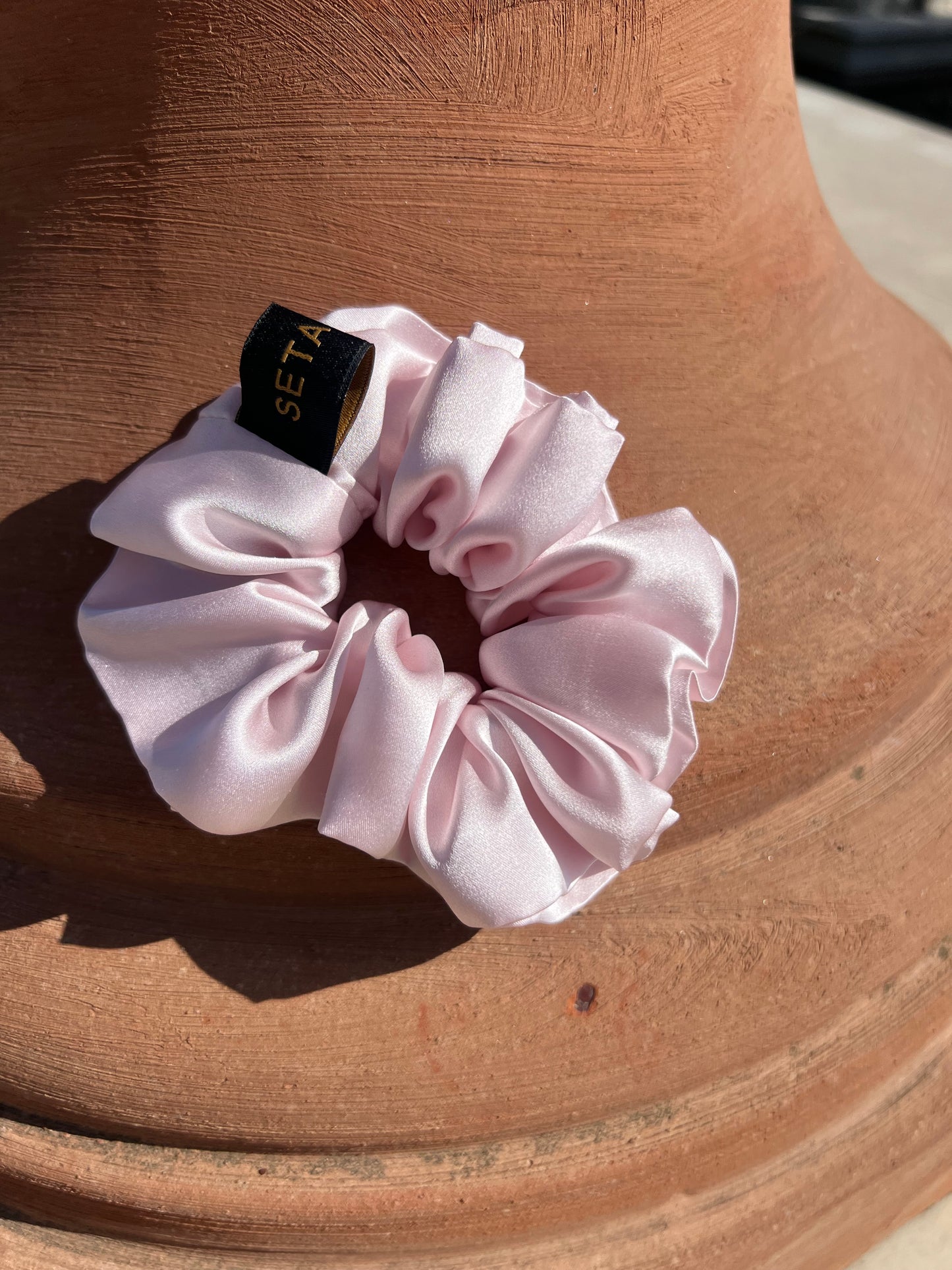 Scrunchie classico in seta rosa