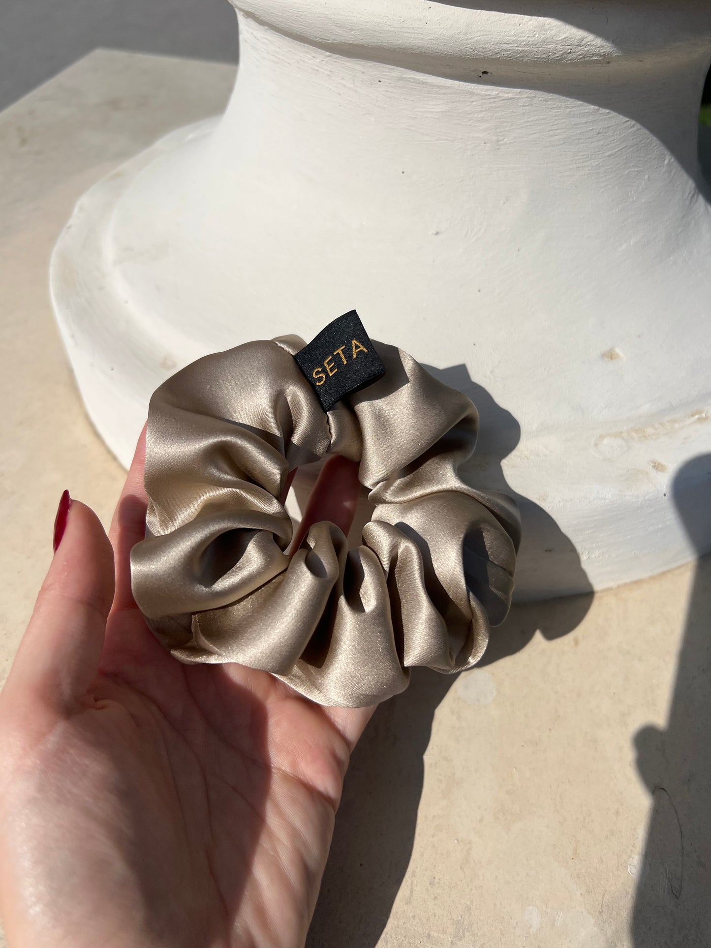 Scrunchie classico in seta color carne