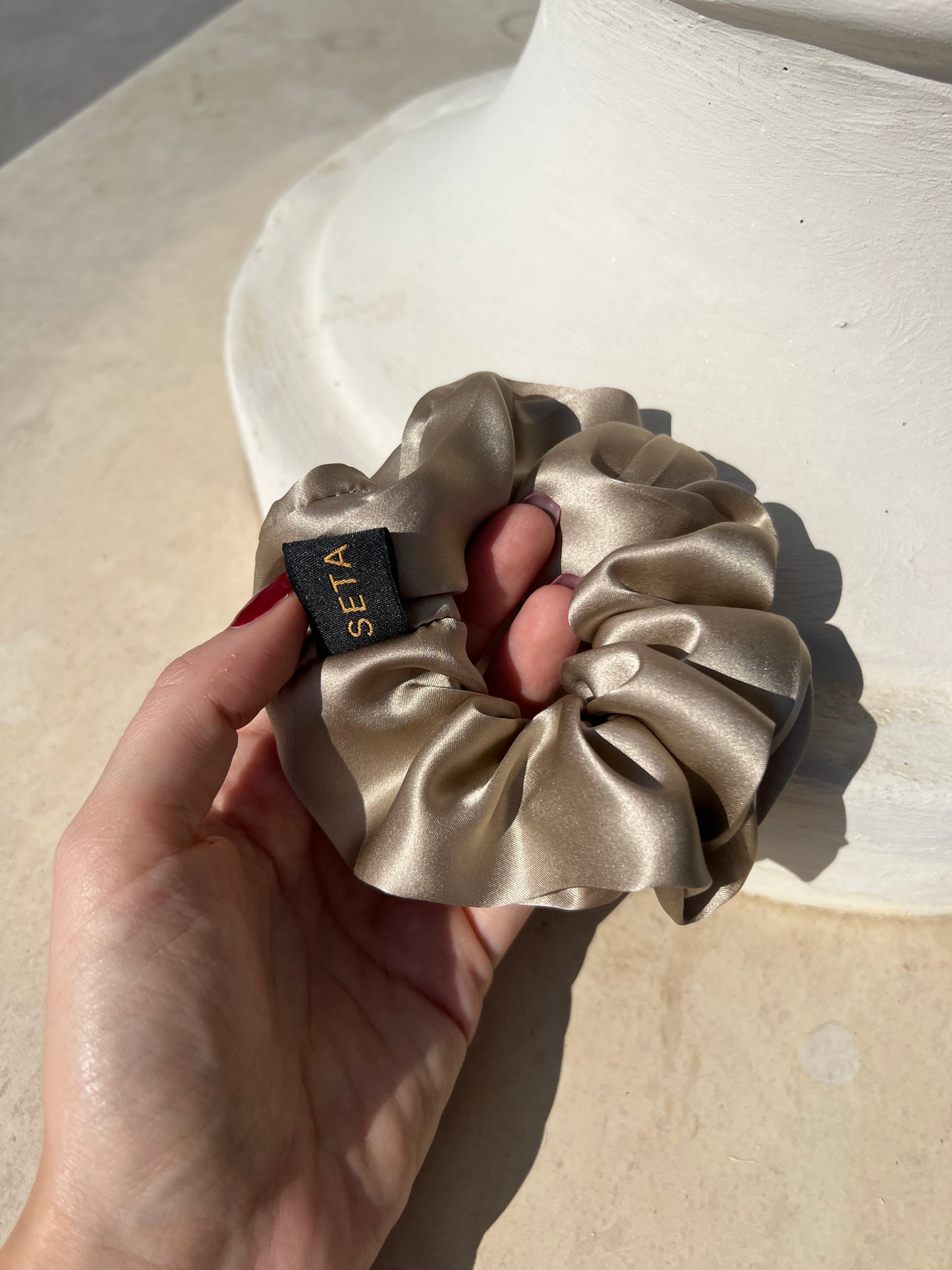 Scrunchie classico in seta color carne