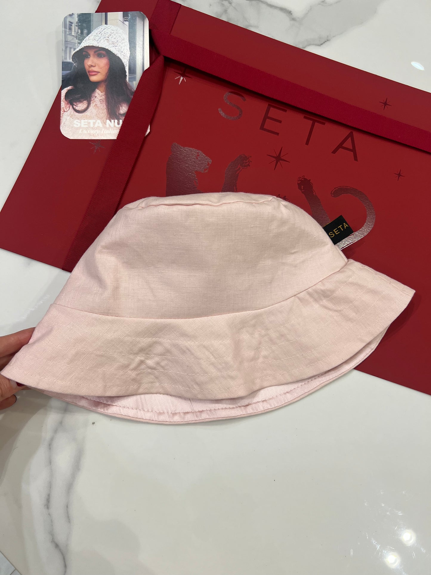 Cappello da pescatore in lino e seta rosa baby