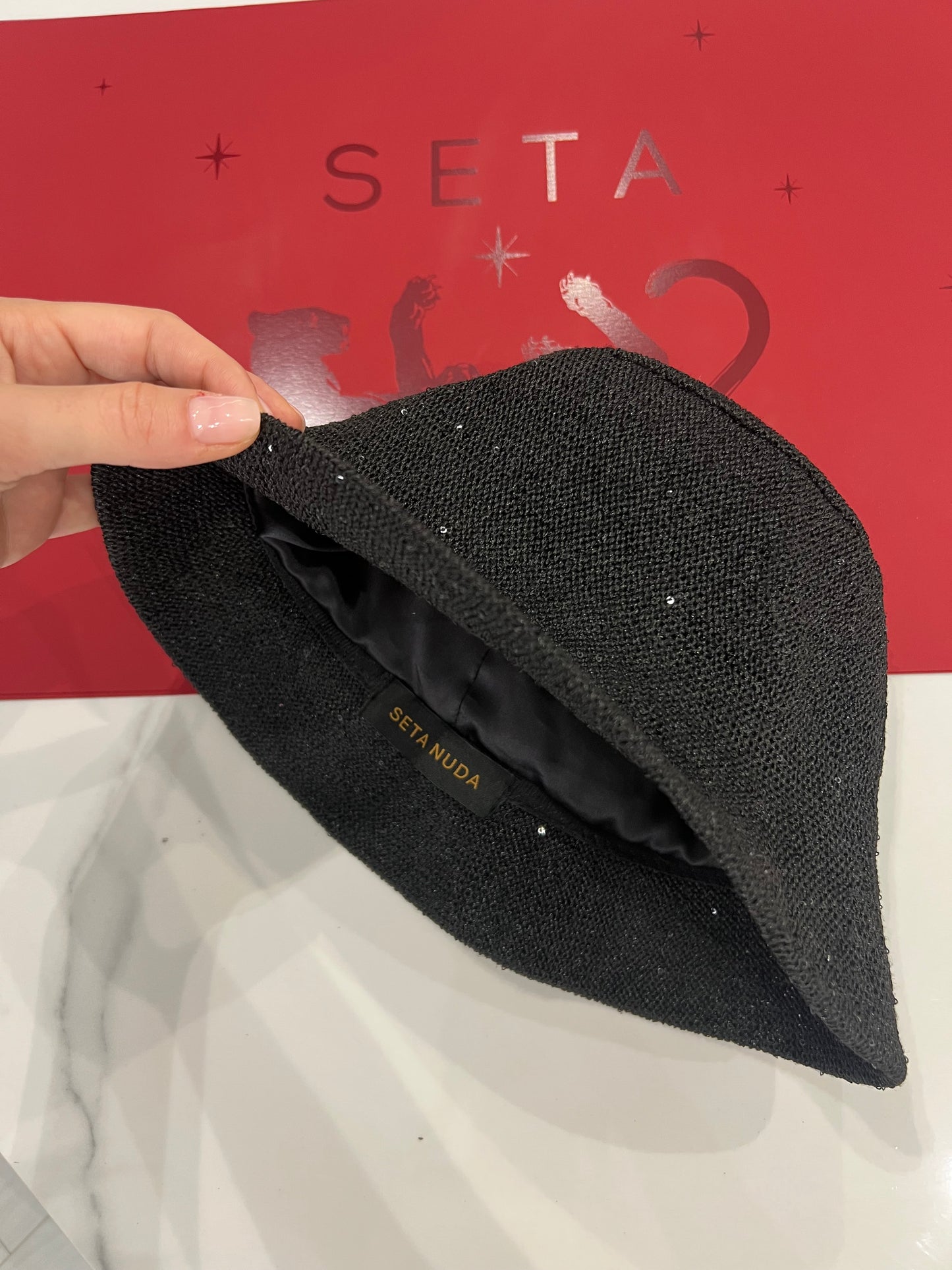 Cappello da pescatore in seta e Payettes nero