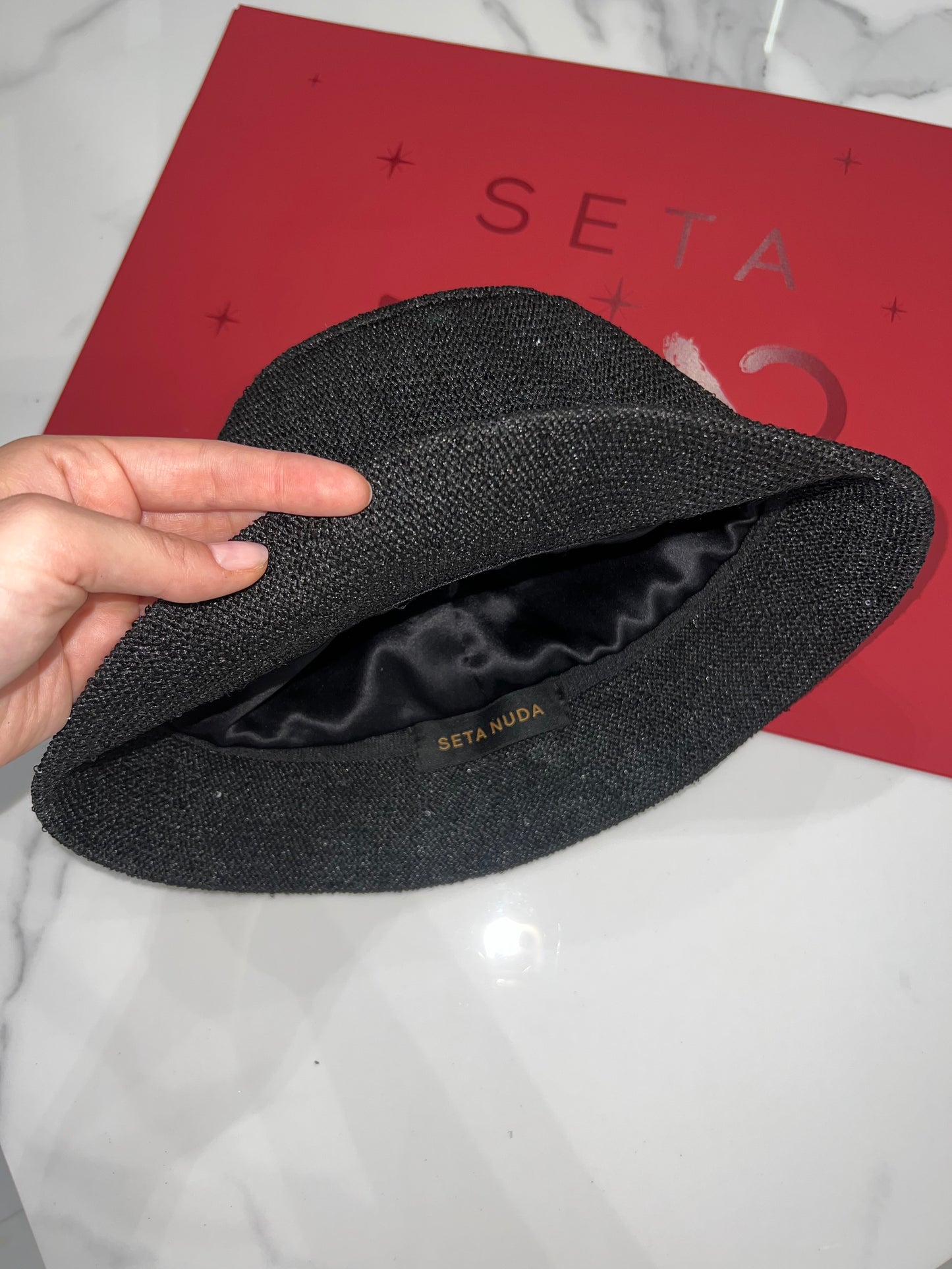 Cappello da pescatore in seta e Payettes nero