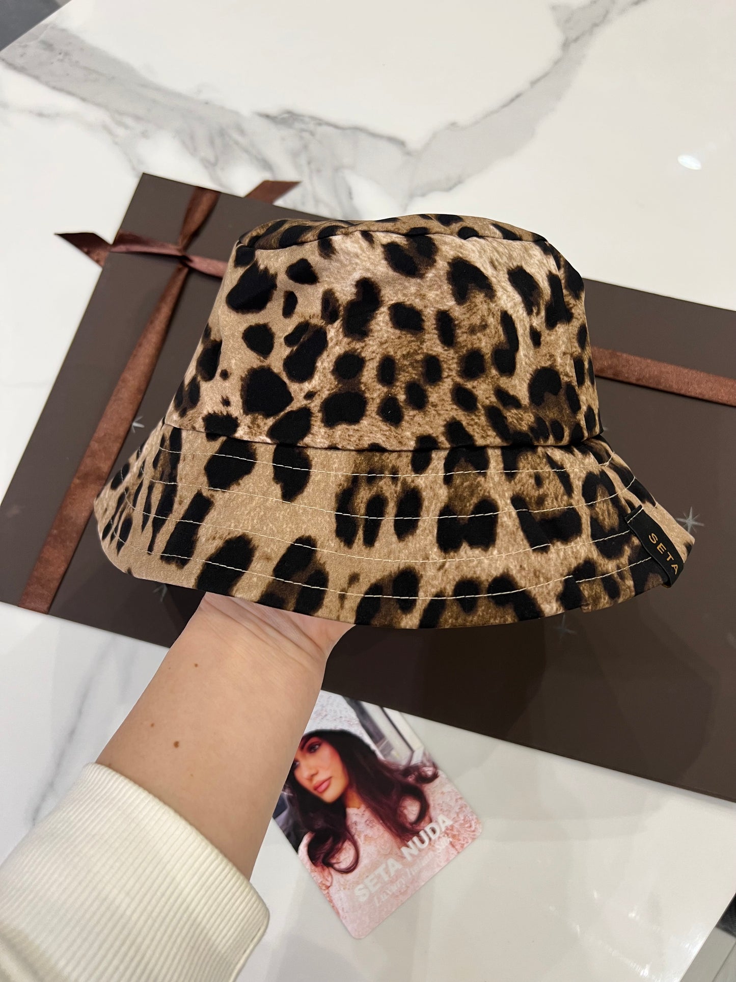 Cappello da pescatore in seta leopardata Elite