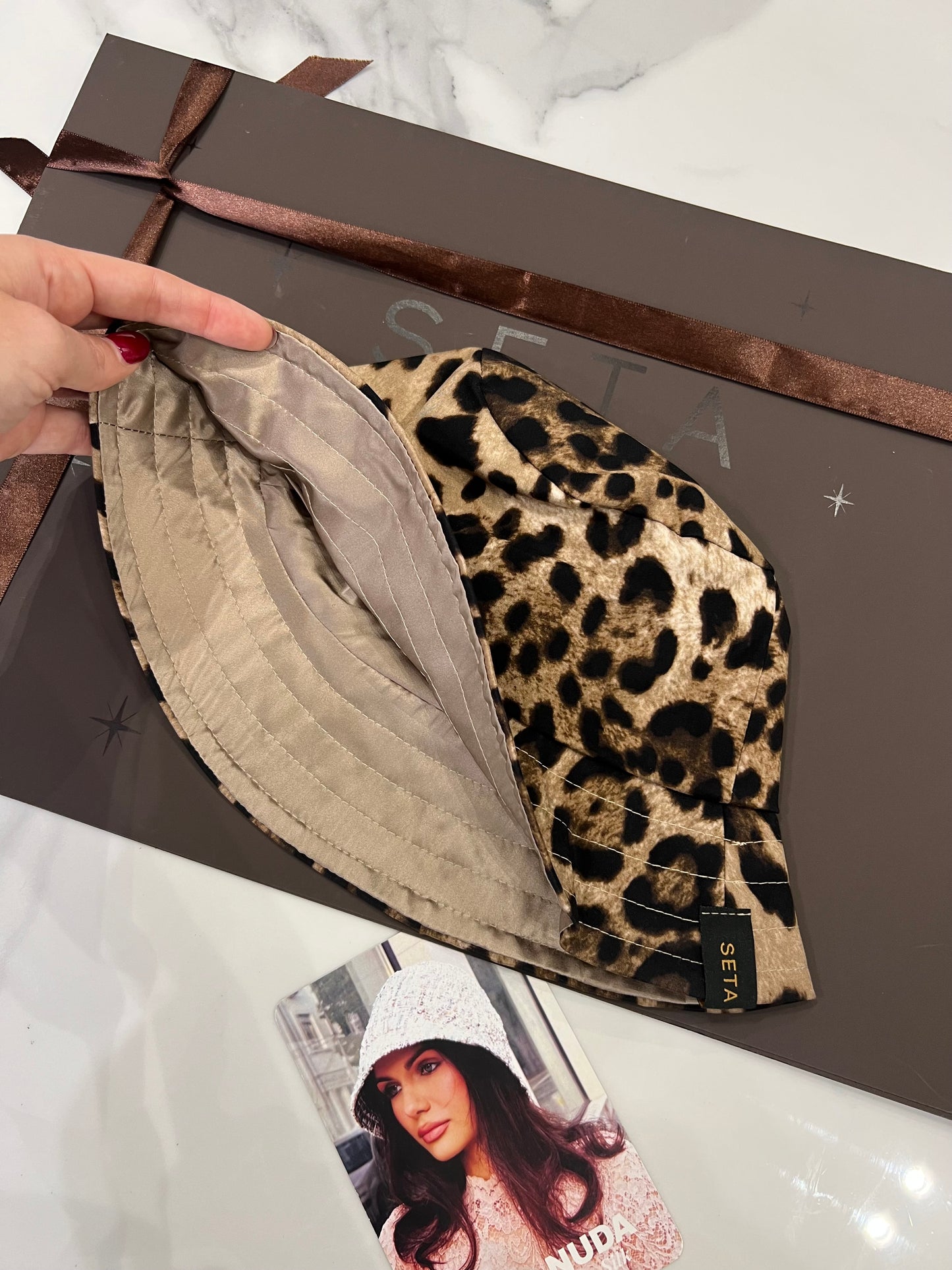 Cappello da pescatore in seta leopardata Elite
