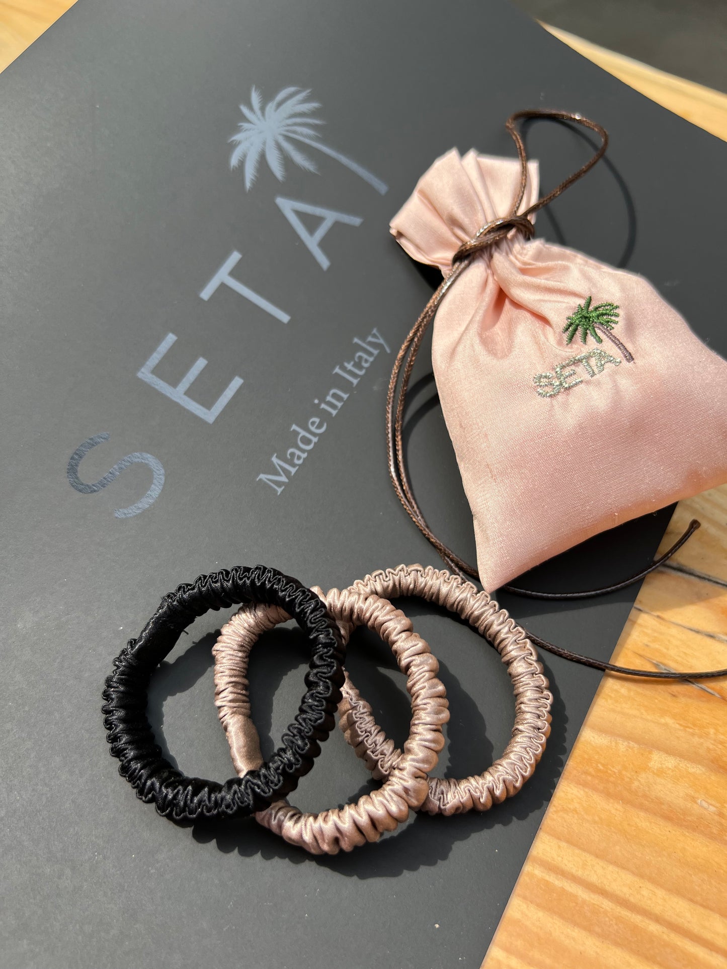 Confezione da 3 piccoli elastici per capelli in seta Skinny Elegance