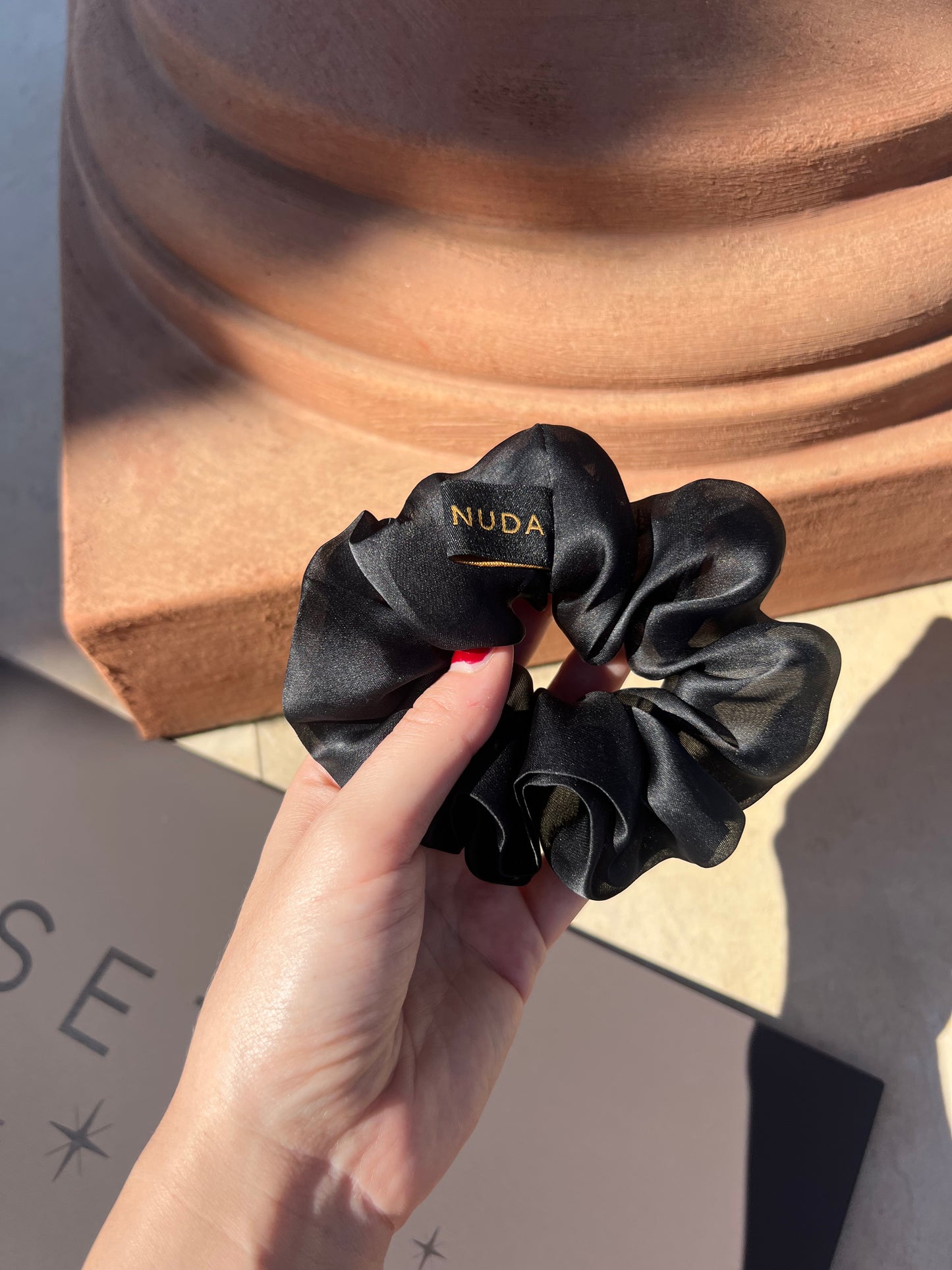 Scrunchie classico in organza nera
