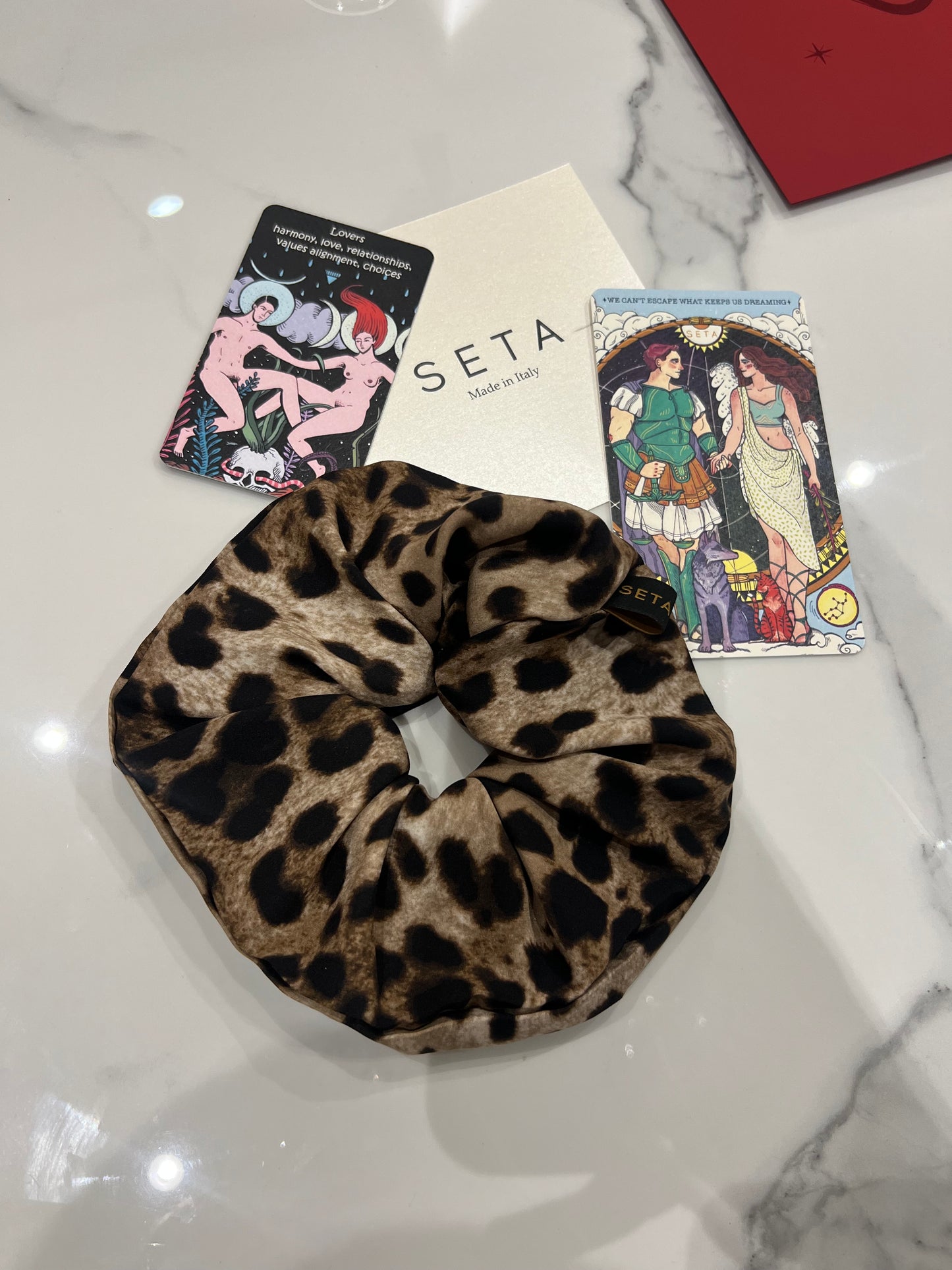 Scrunchie in seta leopardata XL