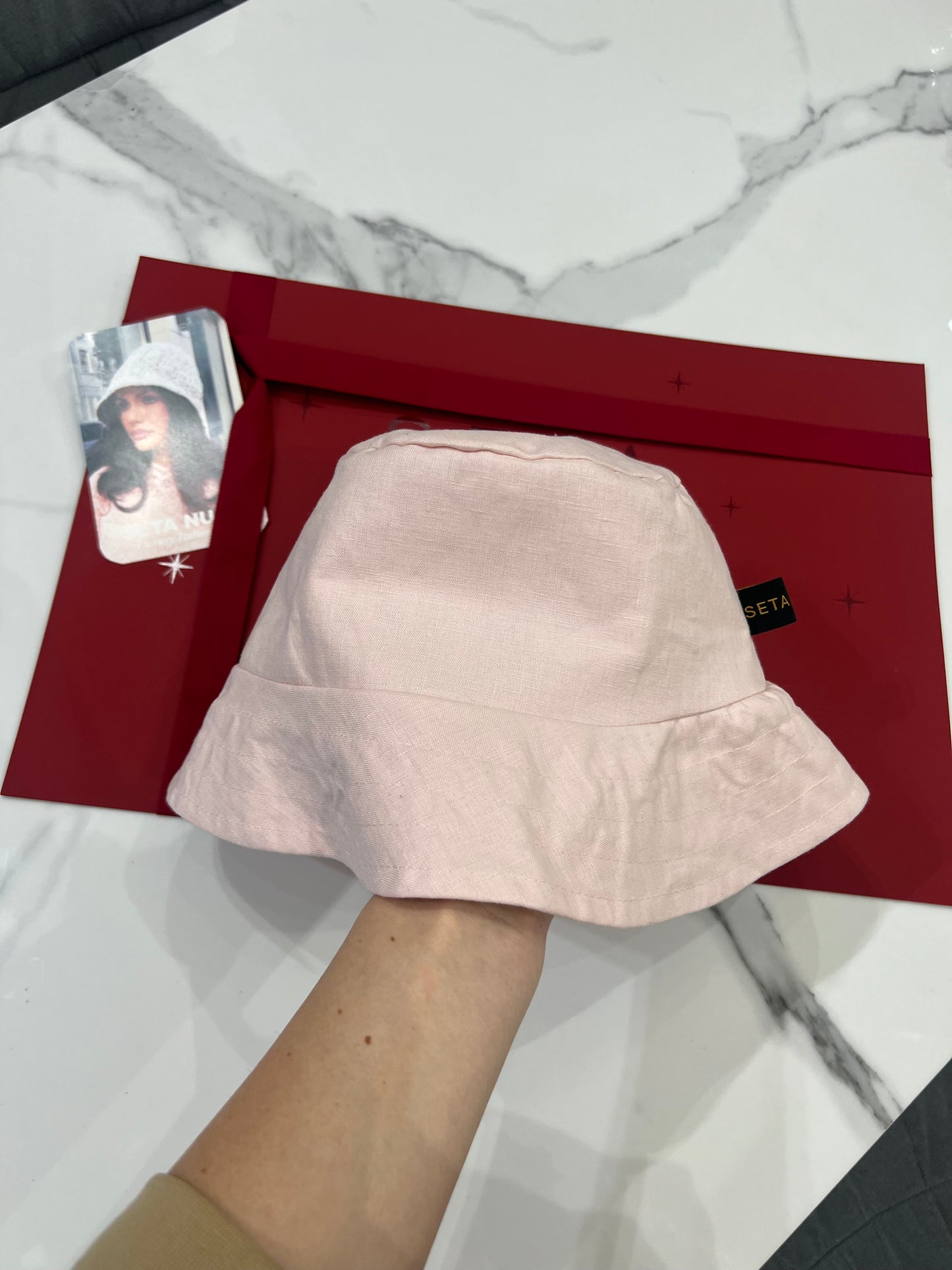 Cappello da pescatore in lino e seta rosa baby