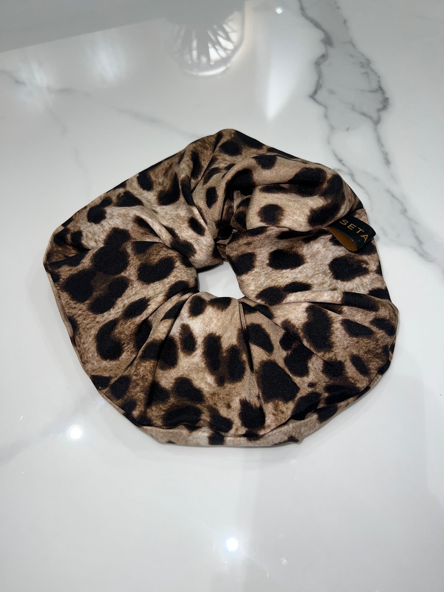 Scrunchie in seta leopardata XL