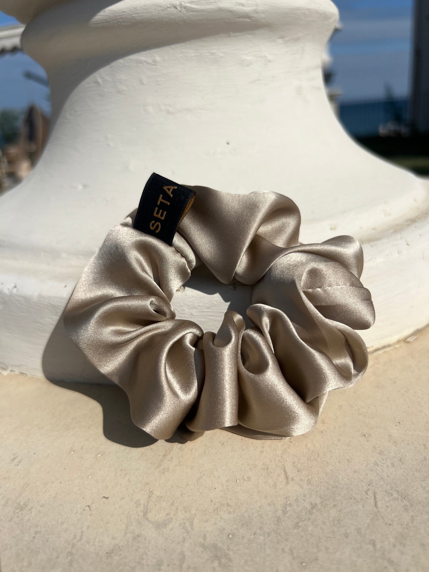 Scrunchie classico in seta color carne