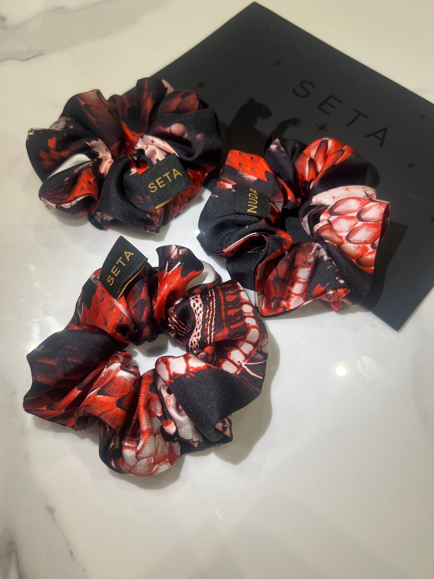 Elastico in seta effetto pelle di serpente