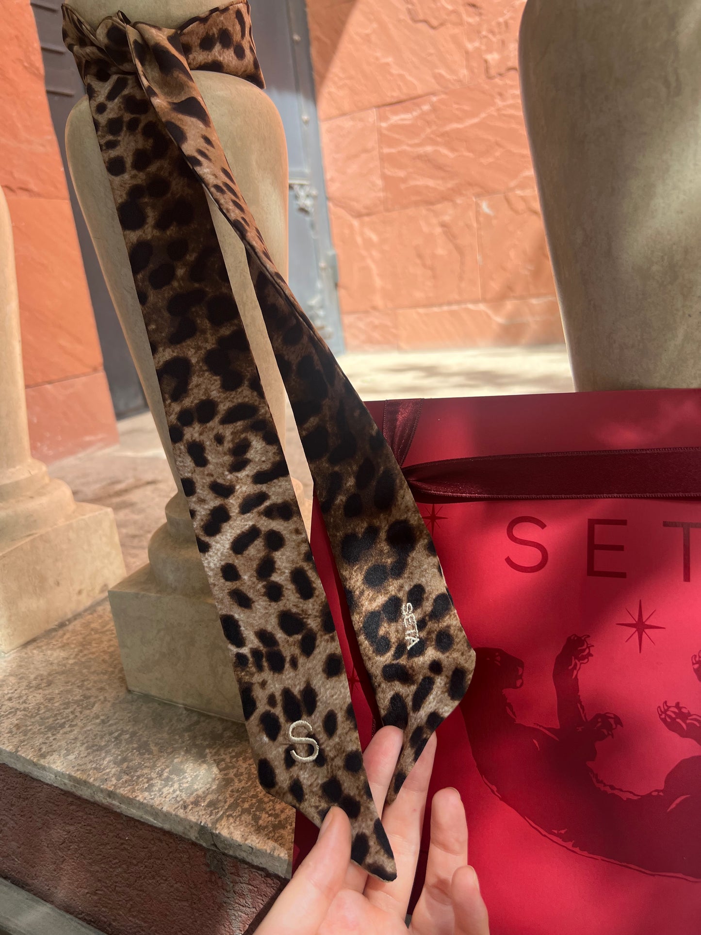 Twilly di seta con stampa leopardata scura