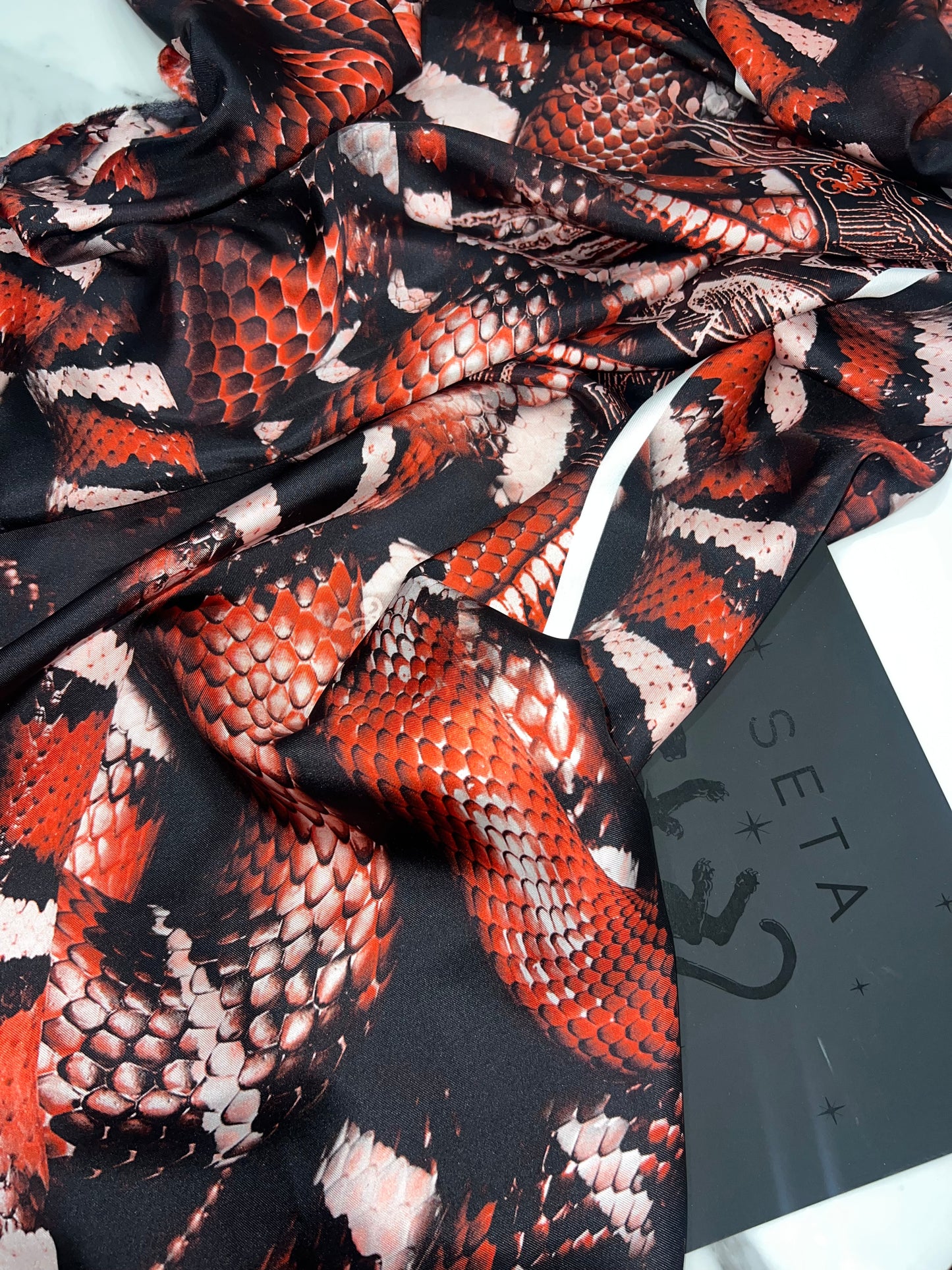 Elastico in seta effetto pelle di serpente