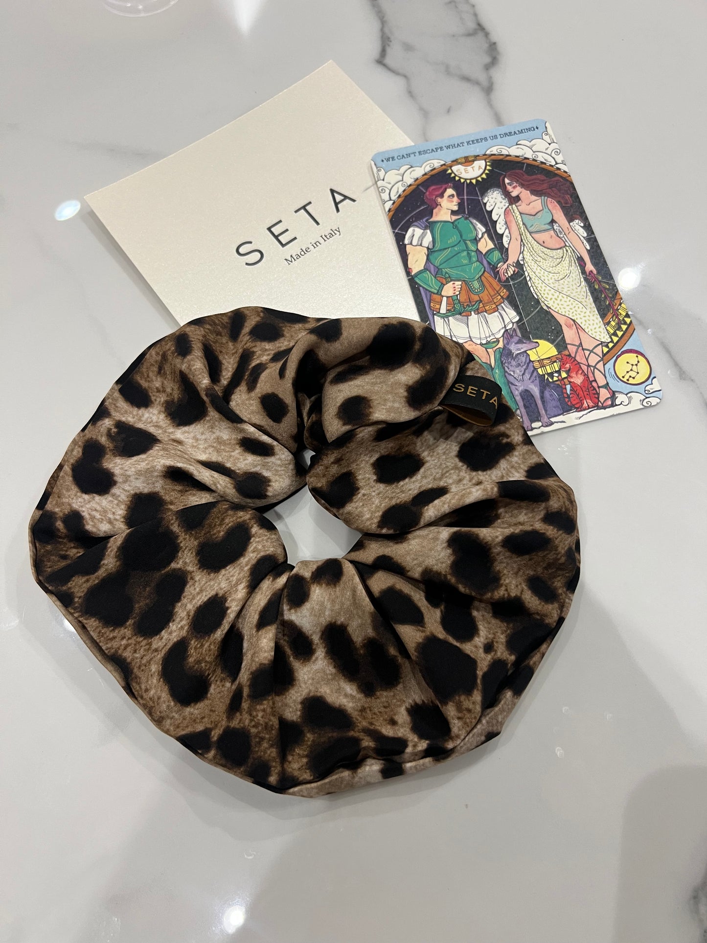 Scrunchie in seta leopardata XL