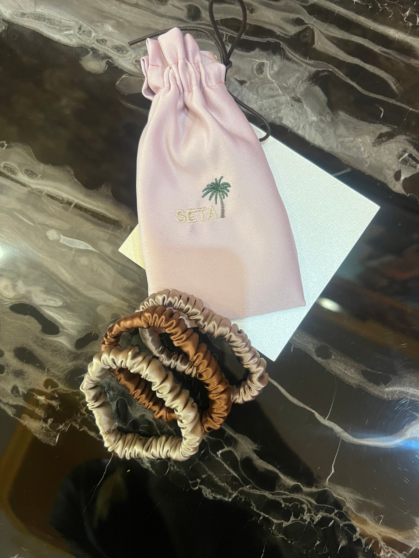 Confezione da 3 piccoli elastici per capelli in seta Skinny Mocha