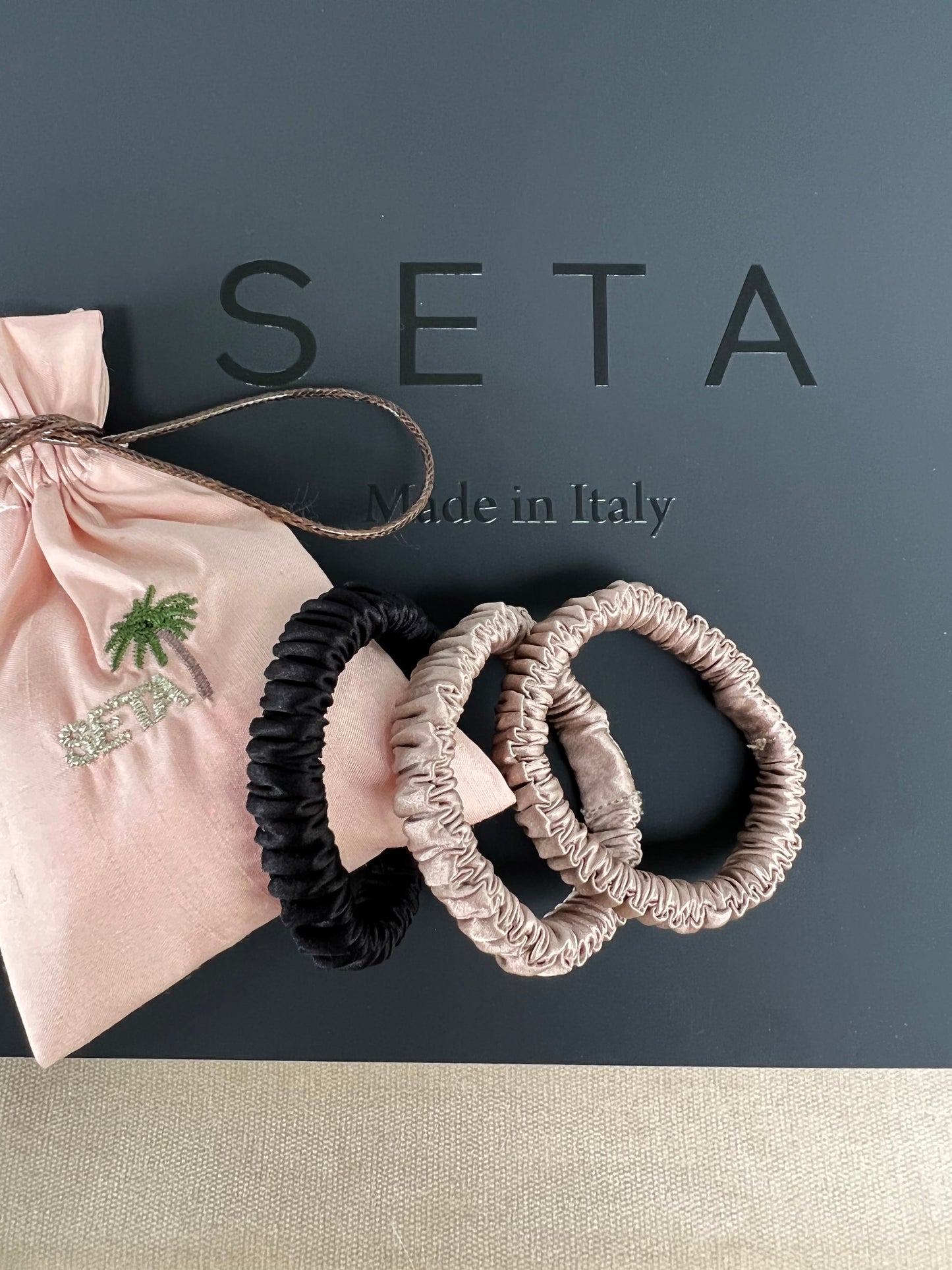 Confezione da 3 piccoli elastici per capelli in seta Skinny Elegance