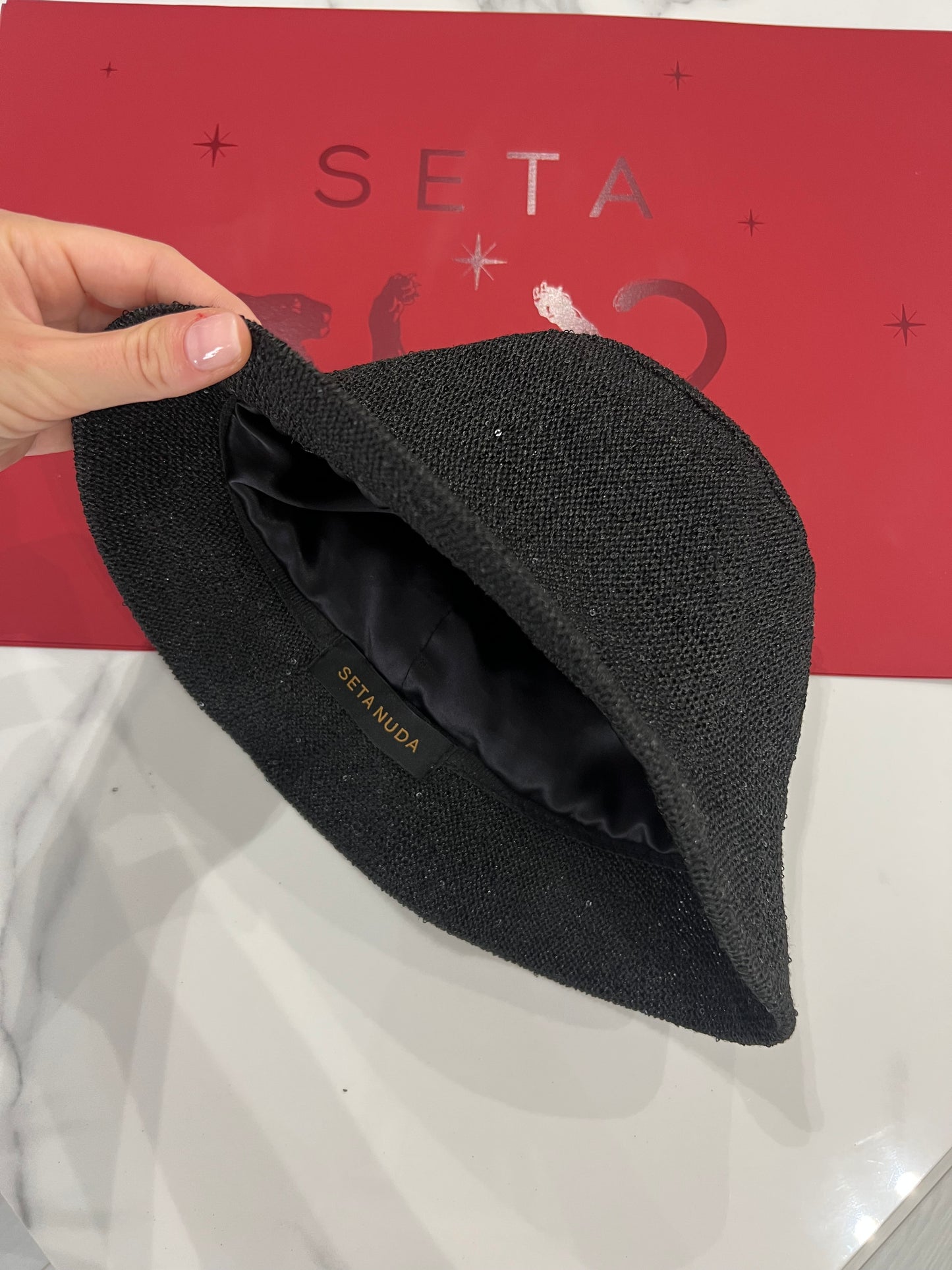 Cappello da pescatore in seta e Payettes nero
