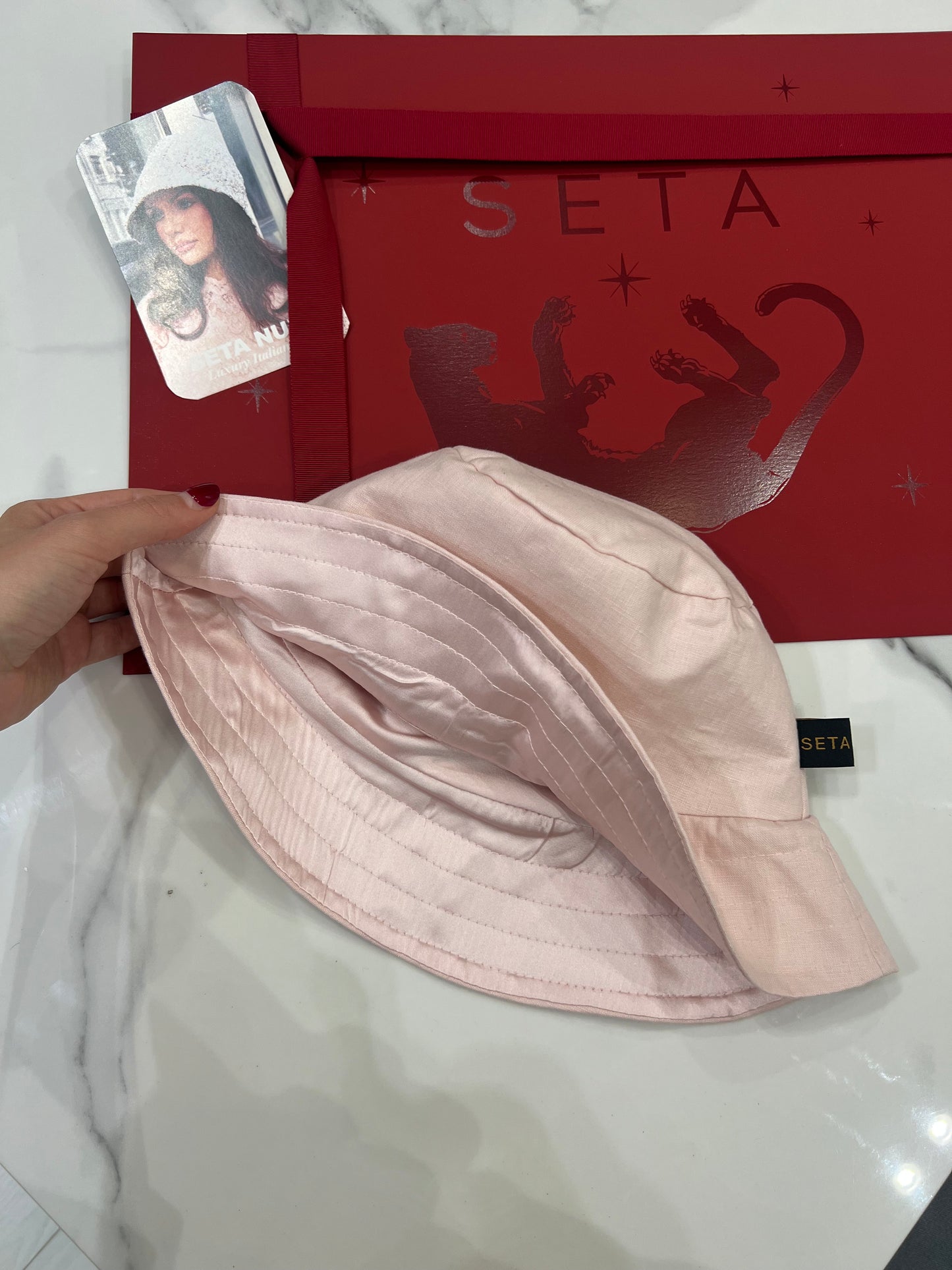 Cappello da pescatore in lino e seta rosa baby