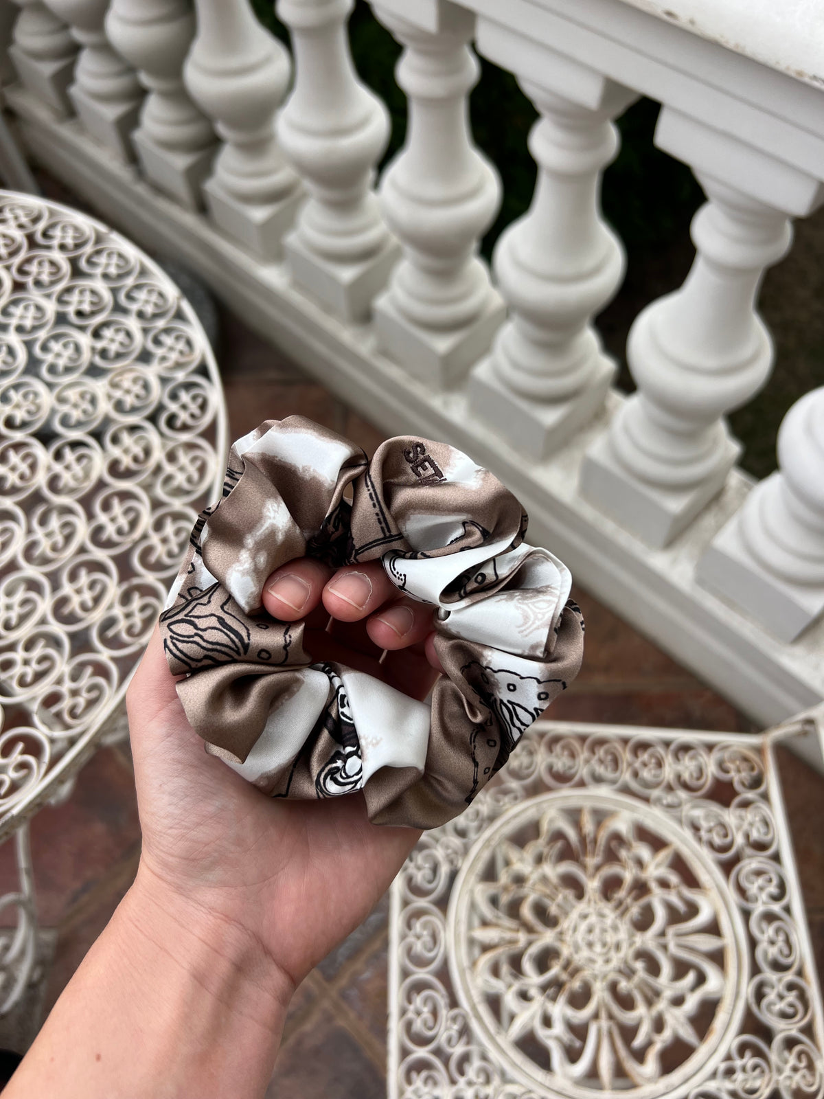 Crème Silk Scrunchie