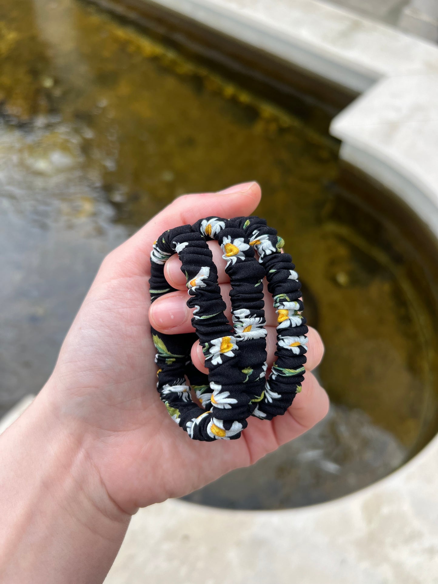 Daisy 3 Pack Small Silk Scrunchies