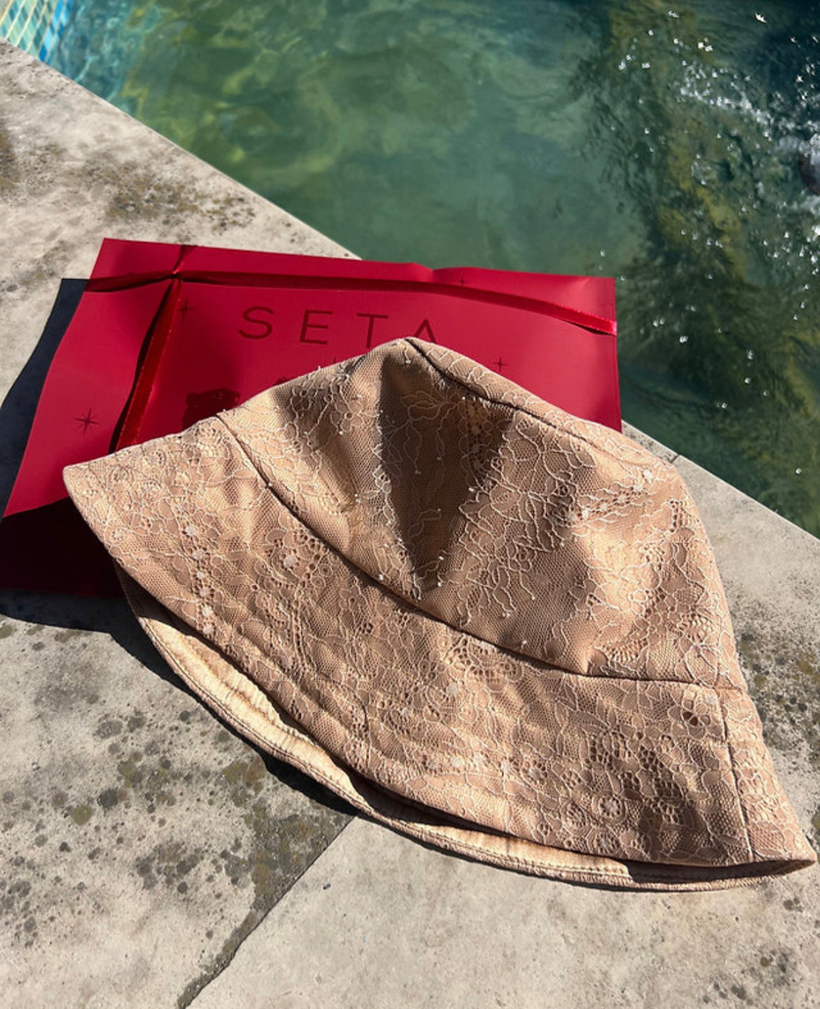 Cappello da pescatore in pizzo e seta