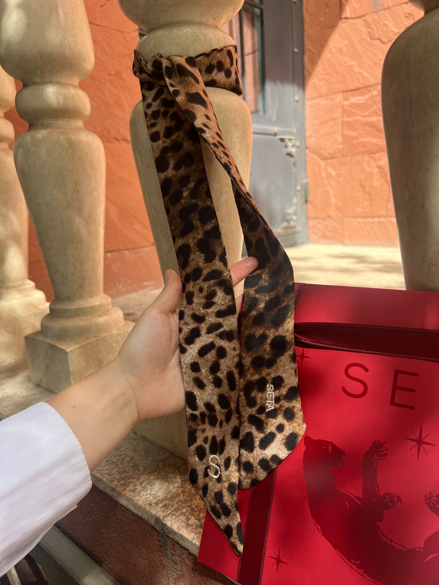Twilly di seta con stampa leopardata scura