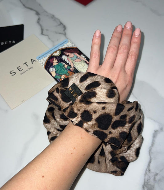 Scrunchie in seta leopardata XL